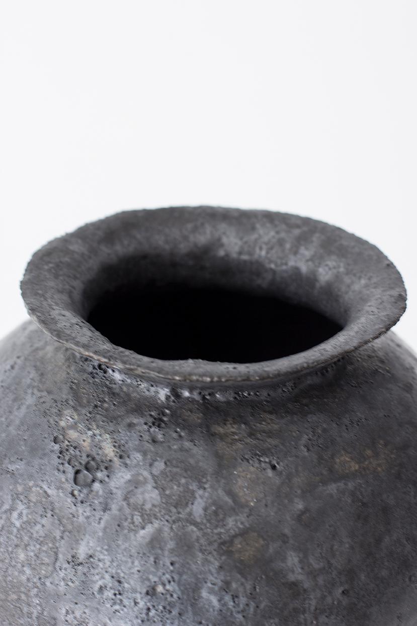 Greco Roman Stamnos Antracita Stoneware Vase by Raquel Vidal and Pedro Paz