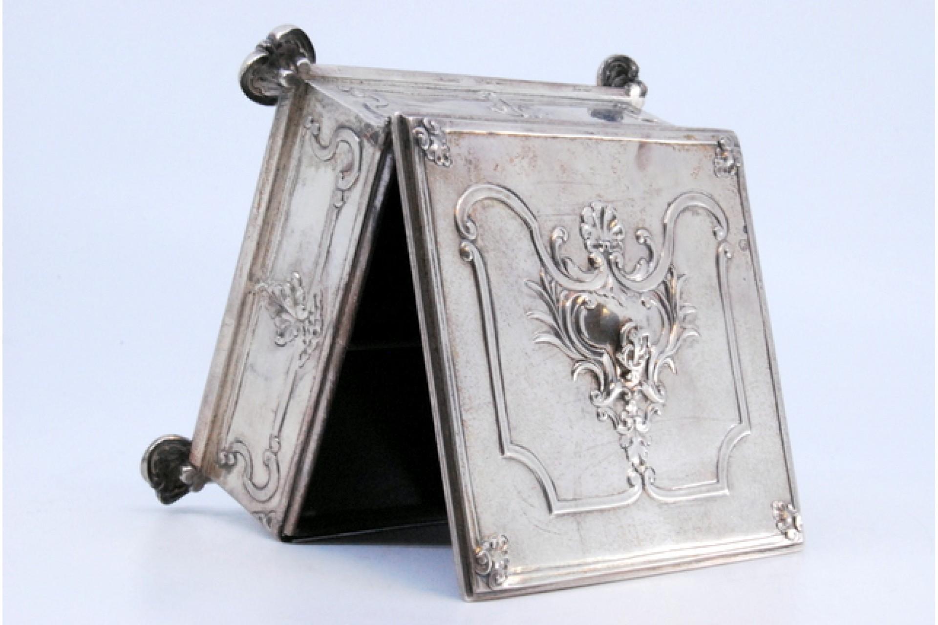 Silver Stamp box in embossed silver w/ wooden interior & five compartments, hinged lid For Sale