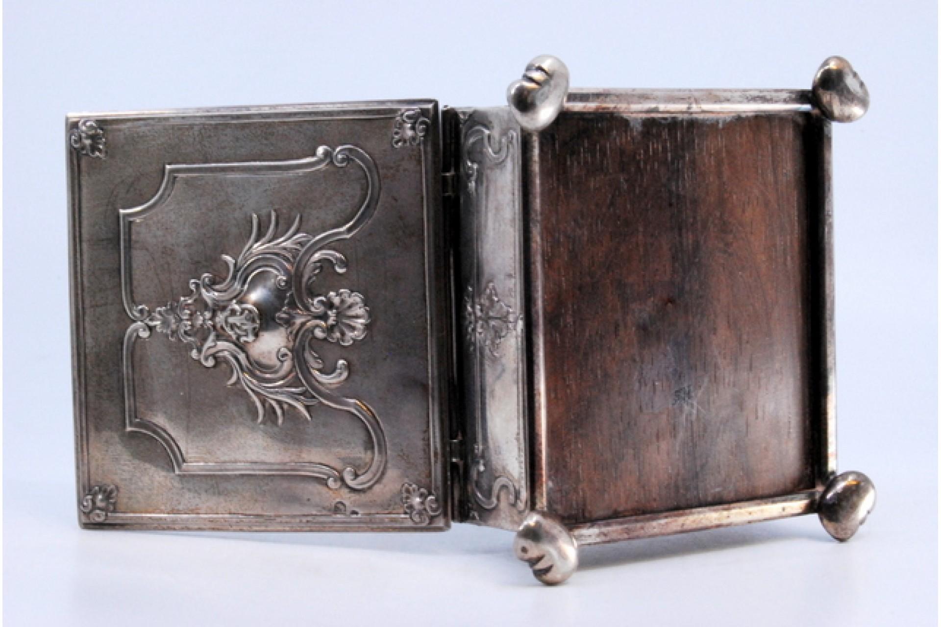 Stamp box in embossed silver w/ wooden interior & five compartments, hinged lid For Sale 1
