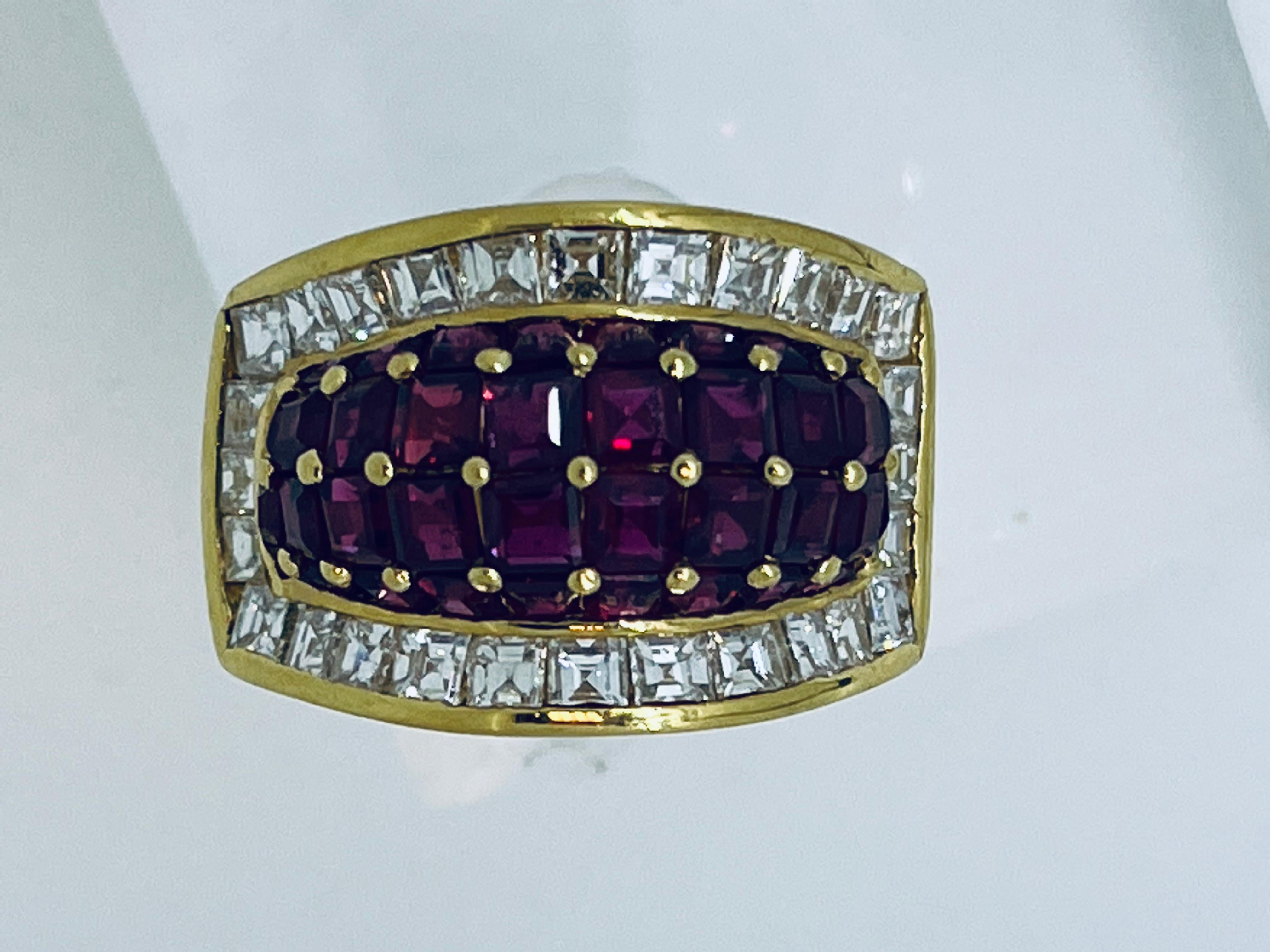 Stamped 18ct Gold, 1.40ct Diamonds and 5ct Ruby Italian Vintage Ring In Excellent Condition For Sale In London, GB