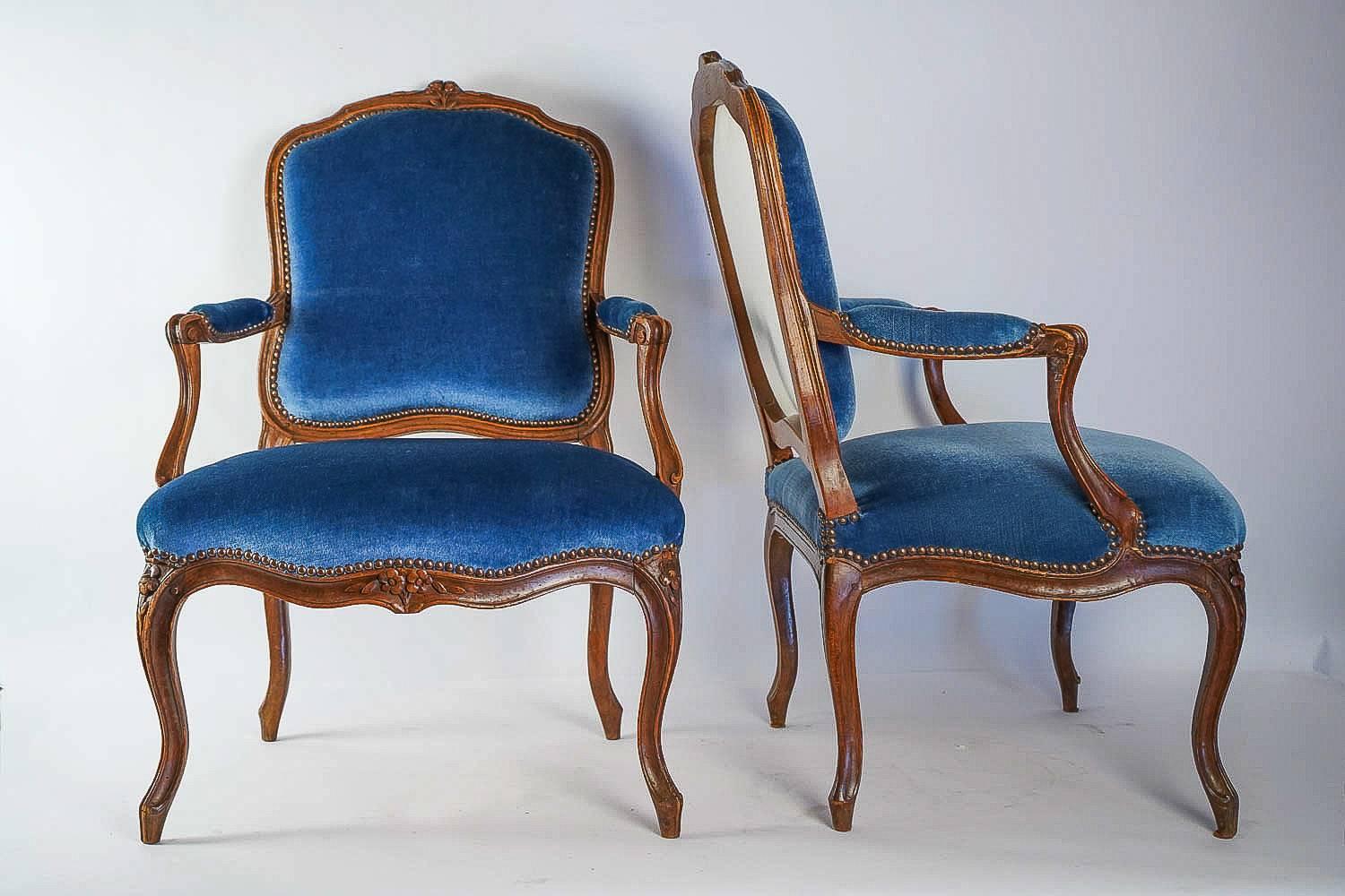 Sculpté à la main Estampillé par Louis Delanois, ensemble de six grands fauteuils d'époque Louis XV, datant d'environ 1765