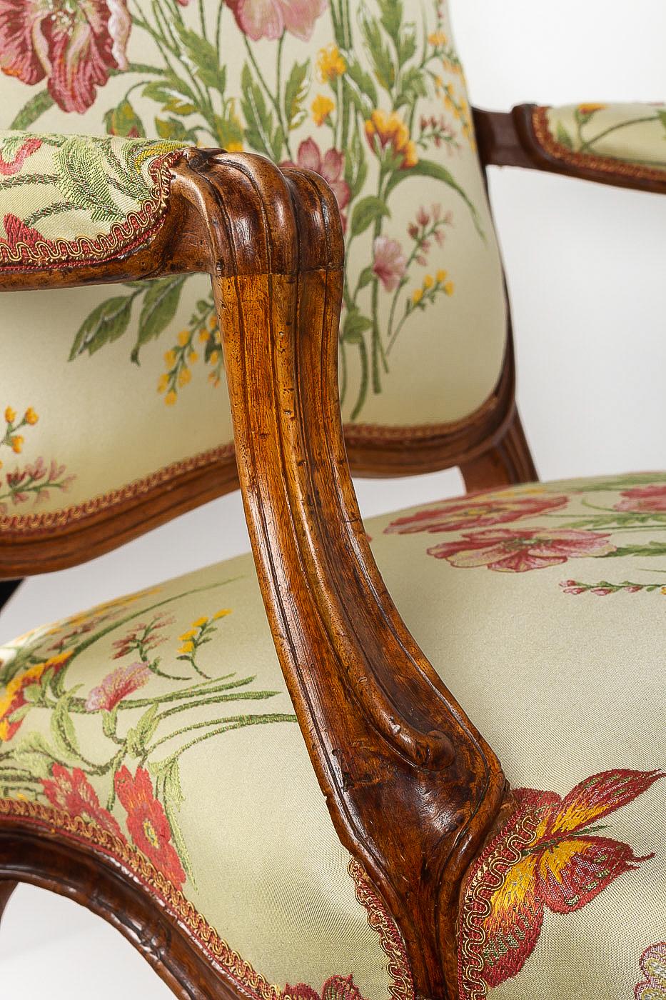 Stamped by Martin Jardin Pair of Large Louis XV Walnut Armchairs, circa 1760 4
