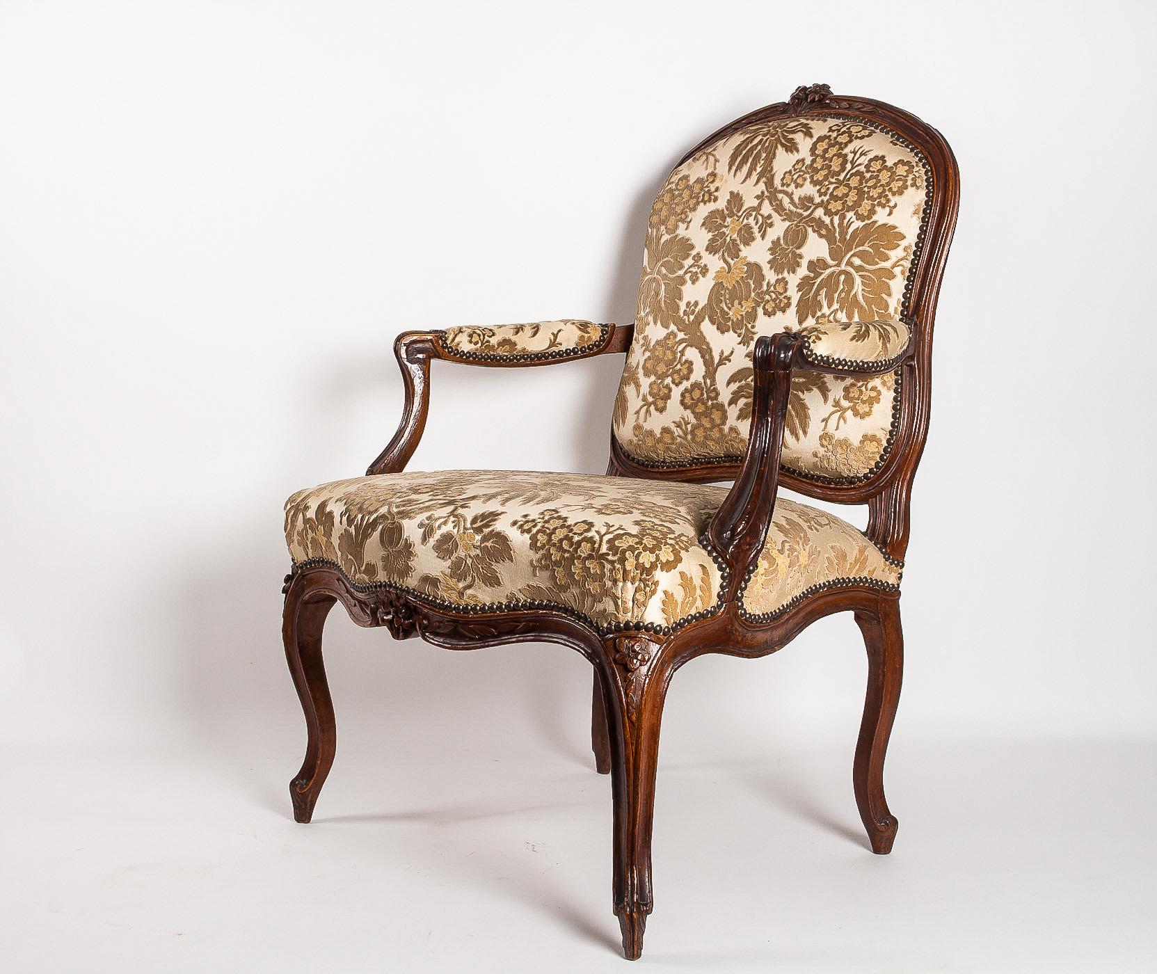 Stamped by Martin Jardin Pair of Large Louis XV Walnut Armchairs, circa 1760 For Sale 5