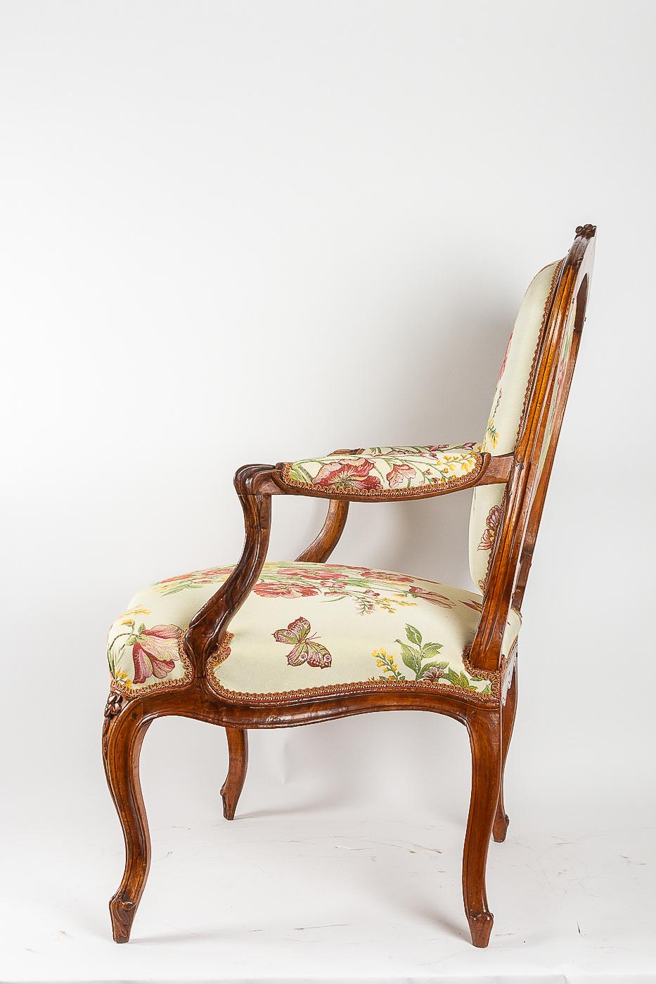 Stamped by Martin Jardin Pair of Large Louis XV Walnut Armchairs, circa 1760 8
