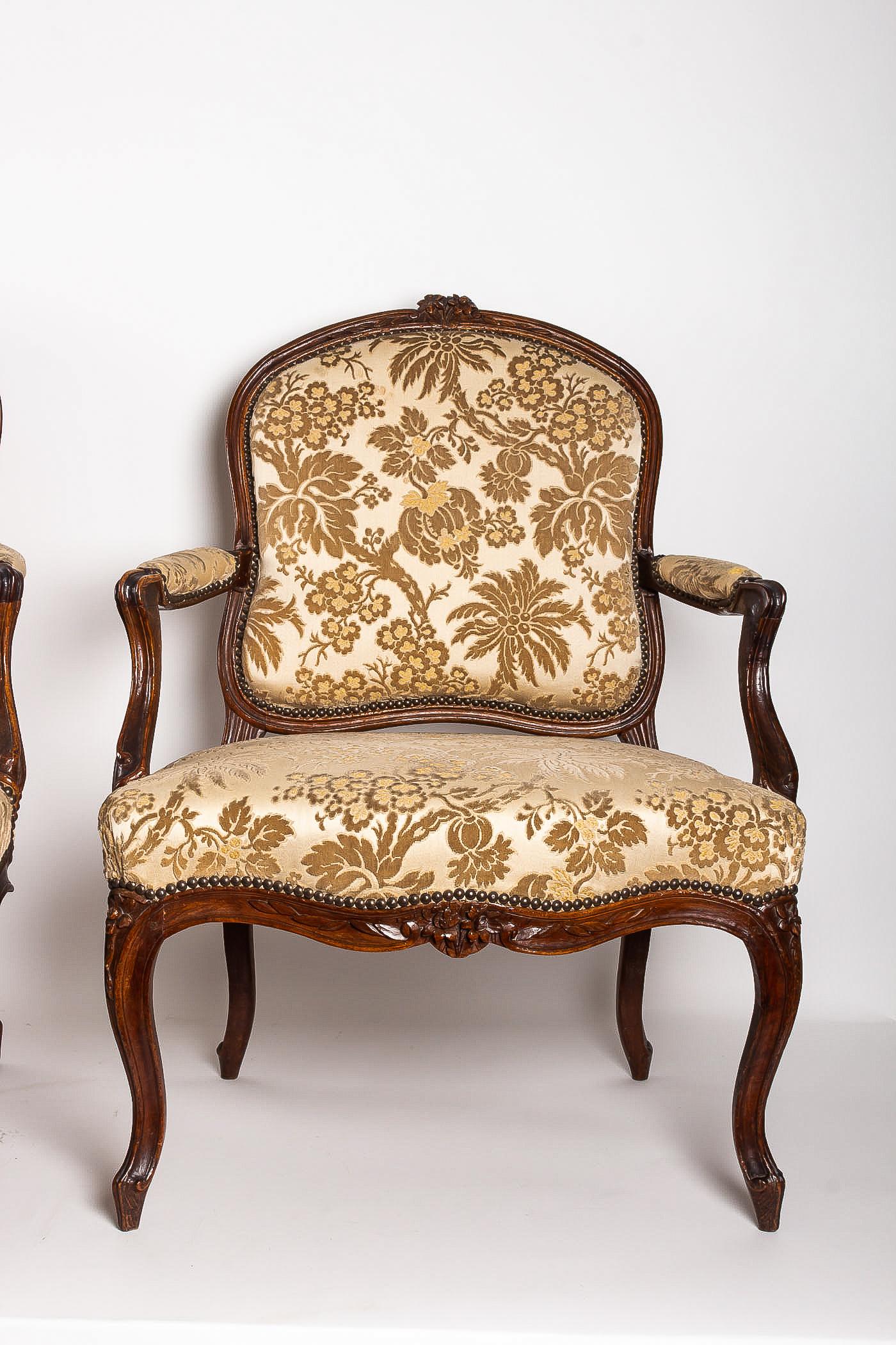French Stamped by Martin Jardin Pair of Large Louis XV Walnut Armchairs, circa 1760 For Sale
