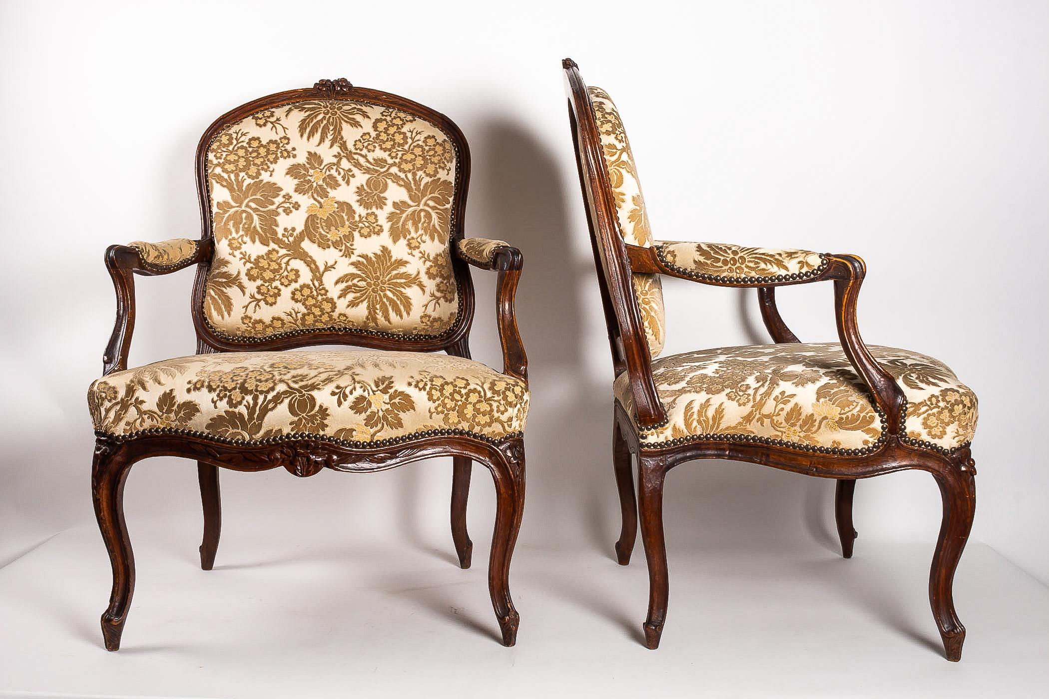 Carved Stamped by Martin Jardin Pair of Large Louis XV Walnut Armchairs, circa 1760 For Sale