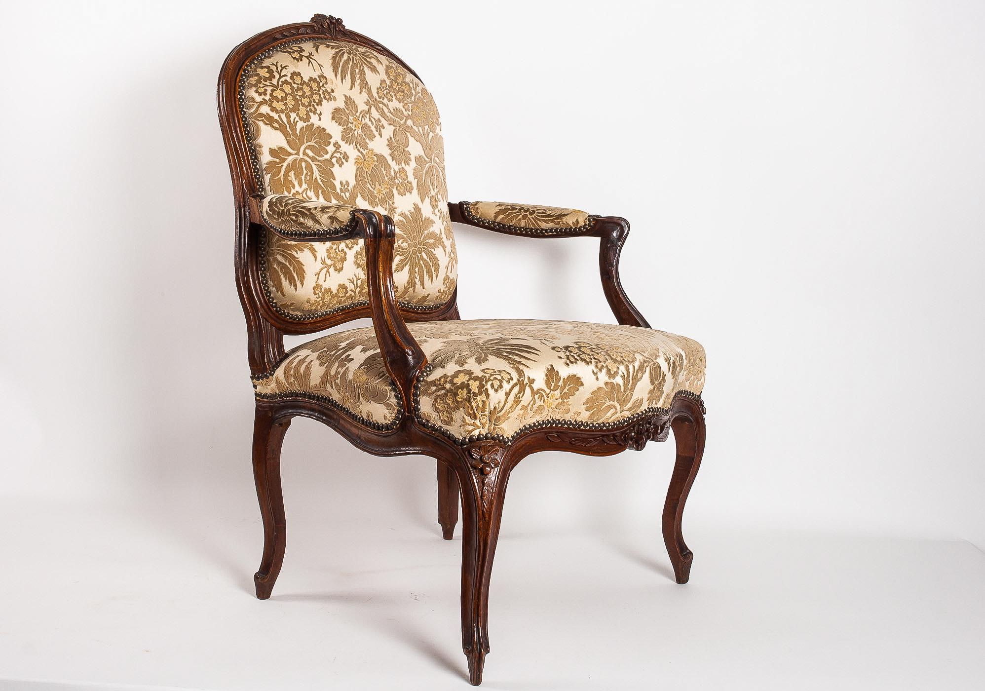 Late 18th Century Stamped by Martin Jardin Pair of Large Louis XV Walnut Armchairs, circa 1760 For Sale