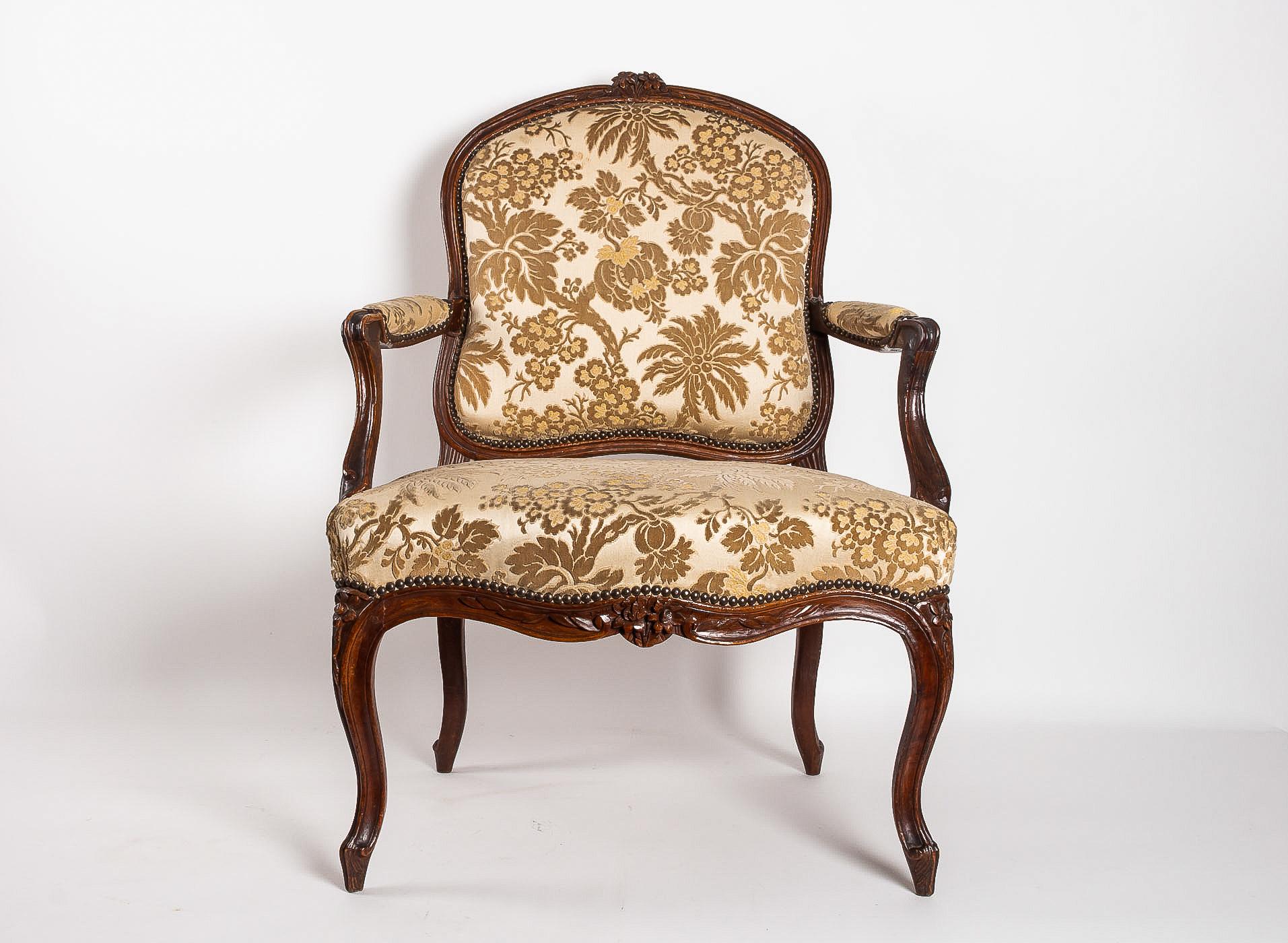 Stamped by Martin Jardin Pair of Large Louis XV Walnut Armchairs, circa 1760 For Sale 1