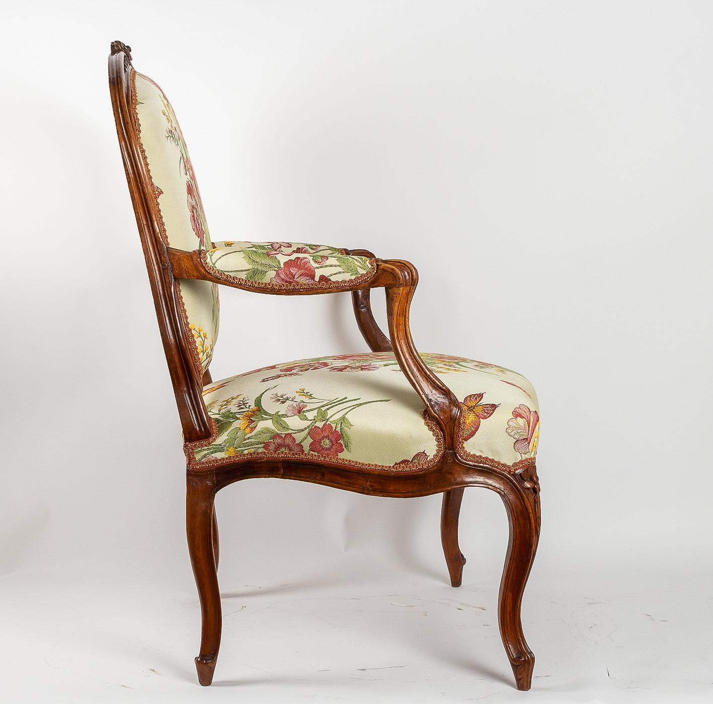 Stamped by Martin Jardin Pair of Large Louis XV Walnut Armchairs, circa 1760 2
