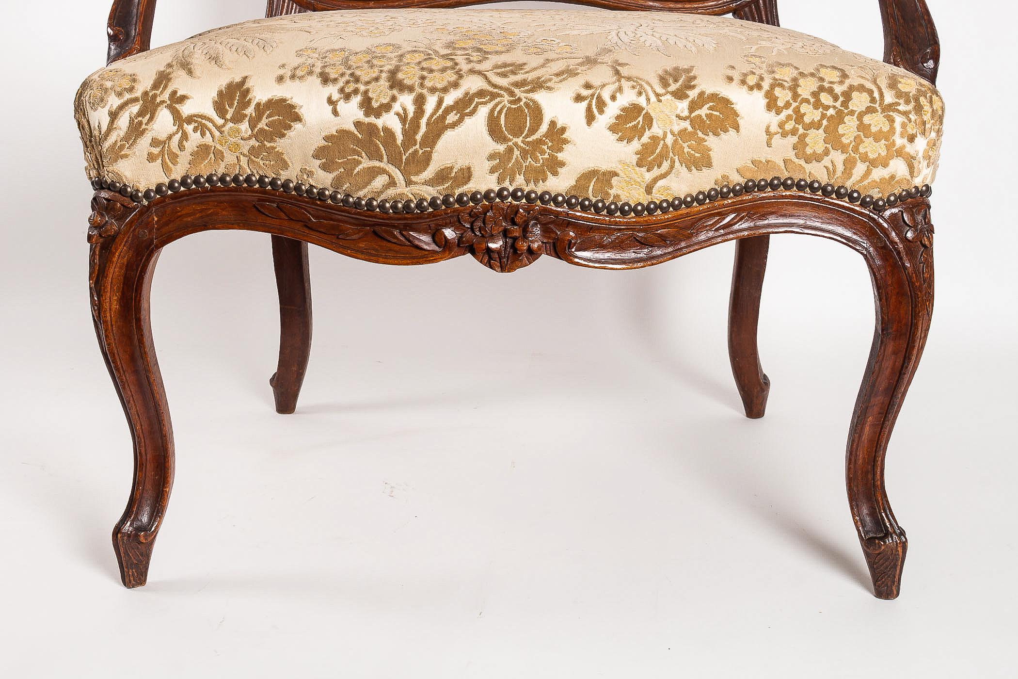 Stamped by Martin Jardin Pair of Large Louis XV Walnut Armchairs, circa 1760 For Sale 3