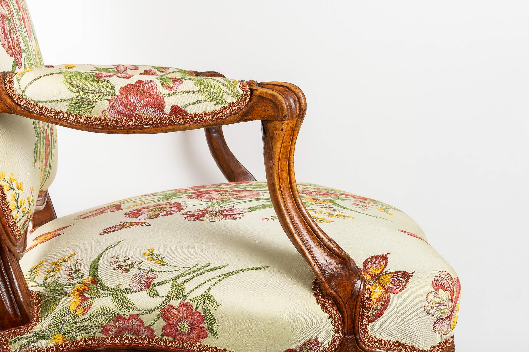 Stamped by Martin Jardin Pair of Large Louis XV Walnut Armchairs, circa 1760 3