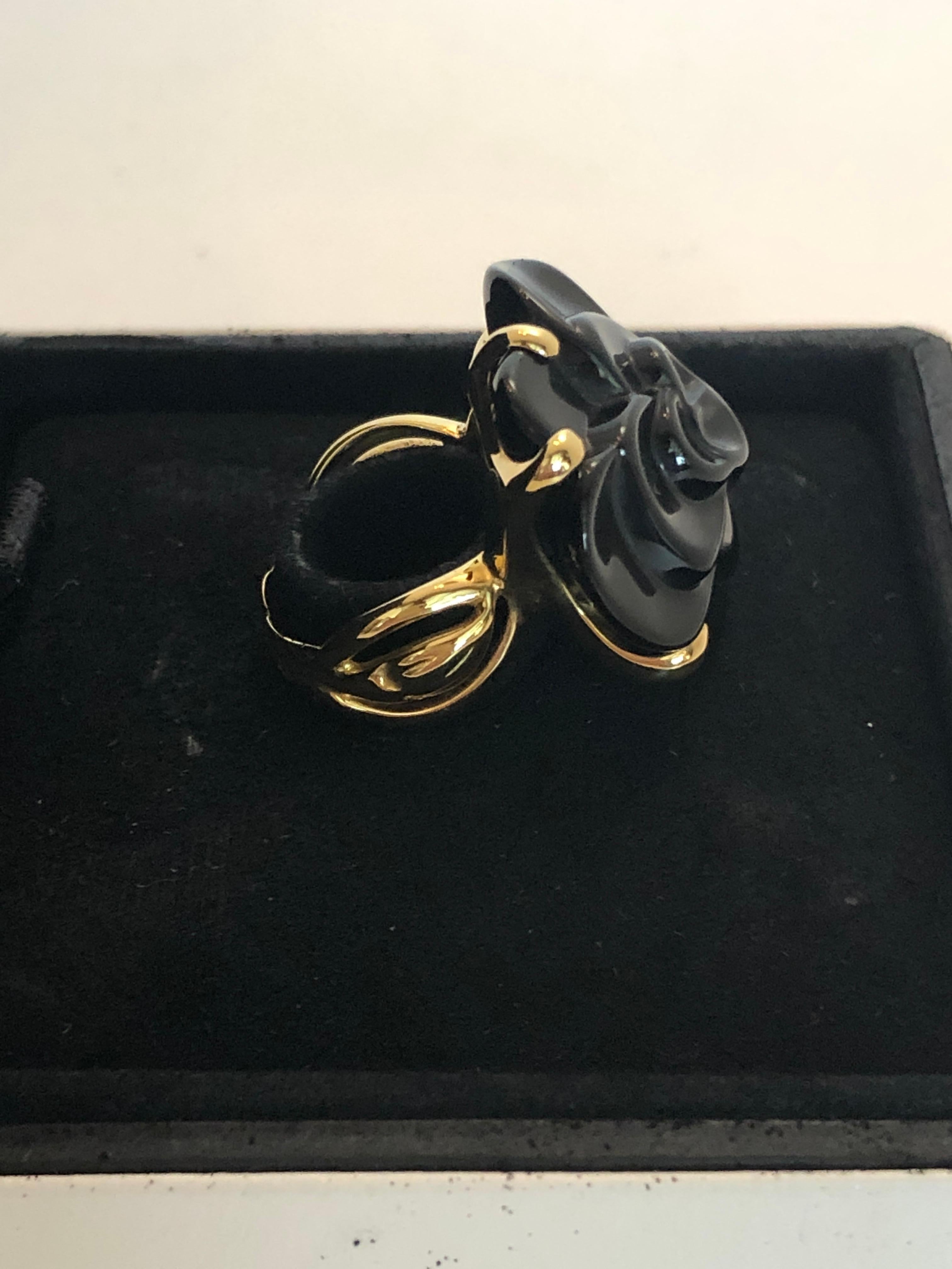 Stamped Chanel 18K Yellow Gold With Carved Black Onyx Camellia Cocktail Ring For Sale 3