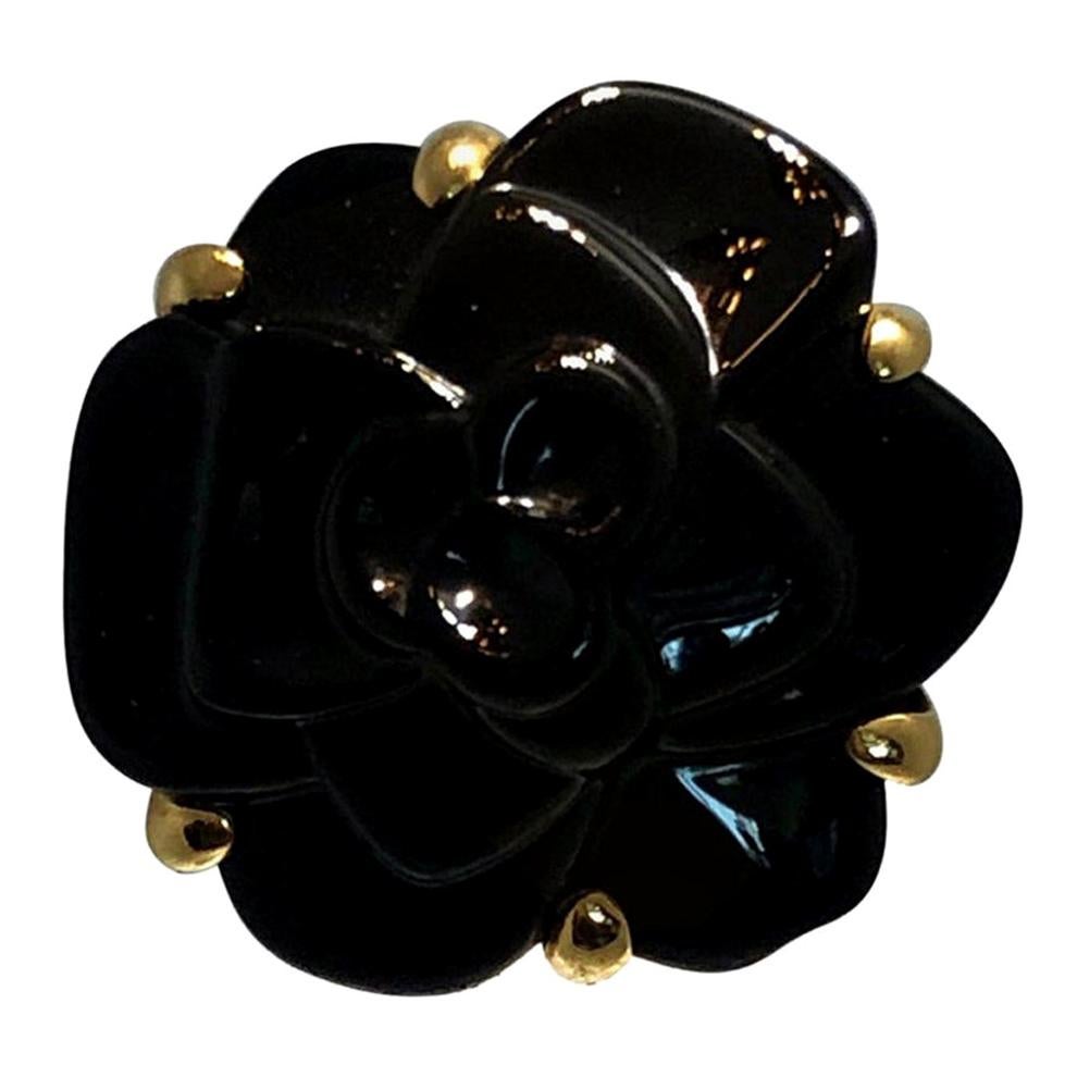 Stamped Chanel 18K Yellow Gold With Carved Black Onyx Camellia Cocktail Ring For Sale
