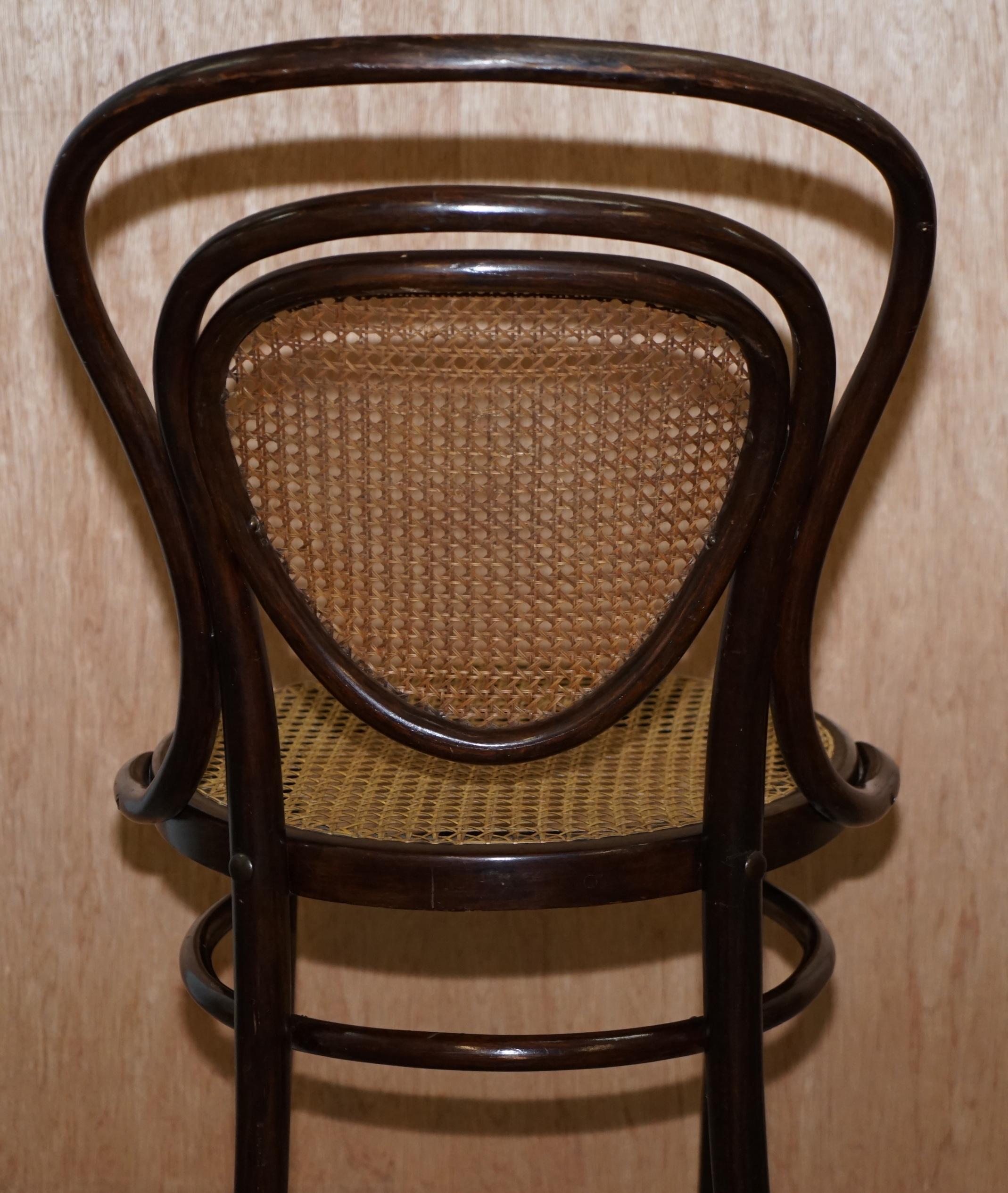 Sello circa 1890 J&J Jacob and Josef Kohn Bentwood Bergere Sillón Parte Suite en venta 2