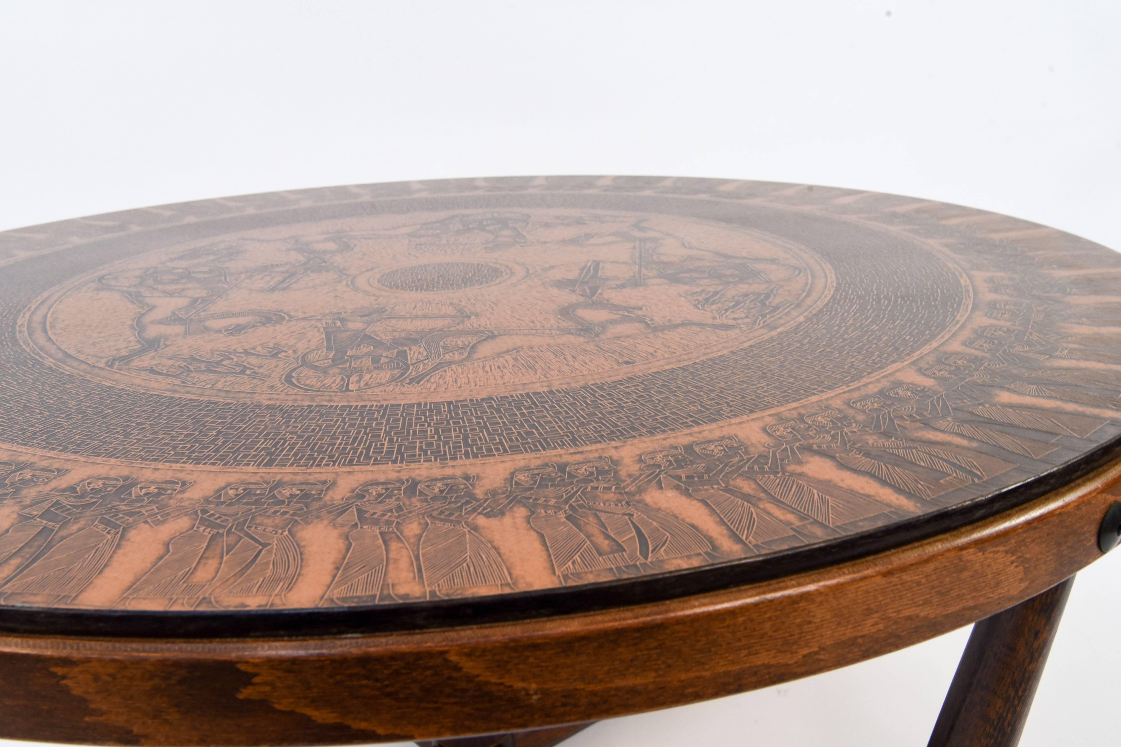 Tacheté Table basse à thème égyptien de Vad Trevare, Norvège, années 1960
