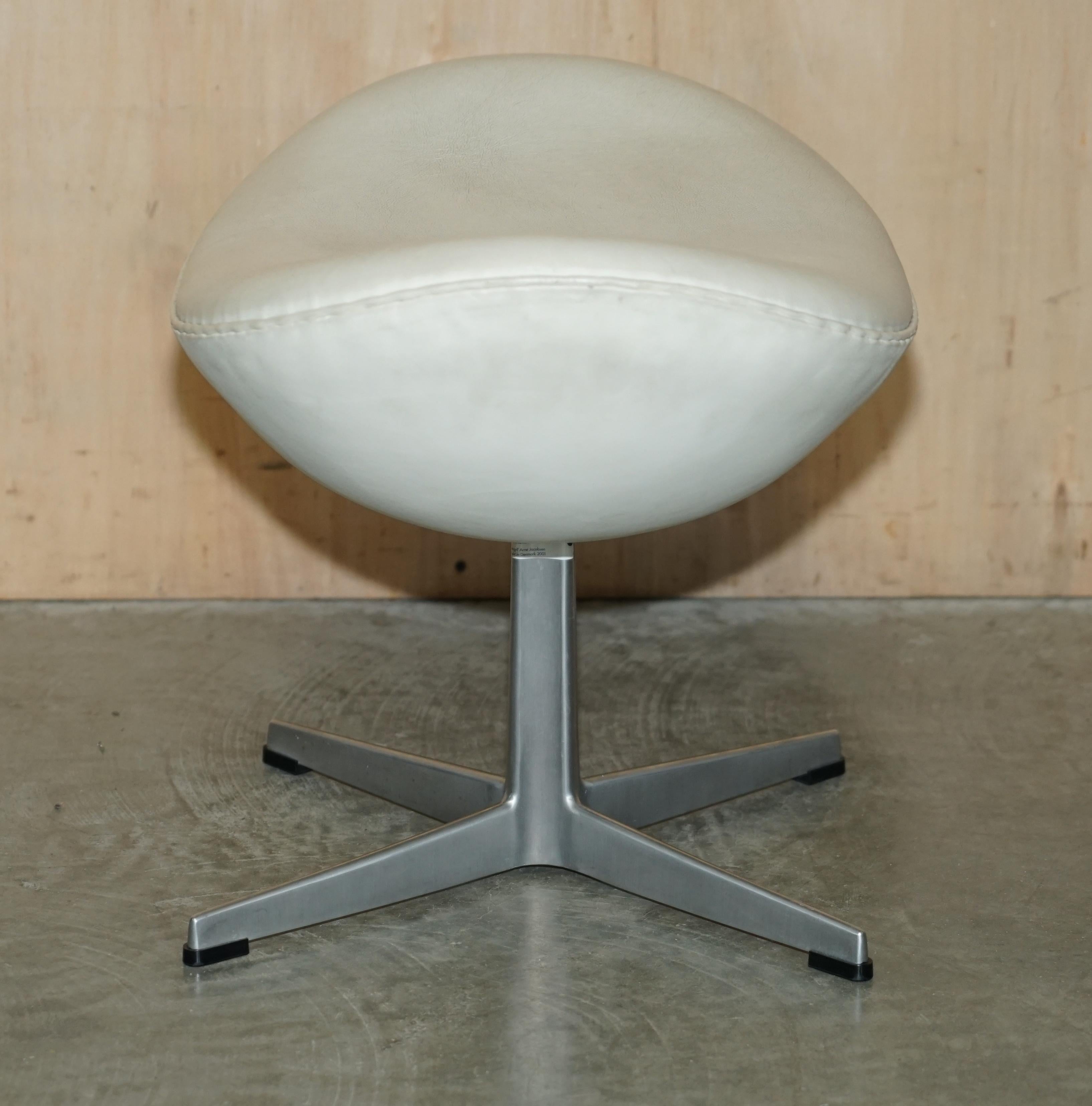 Stamped Fritz Hansen Cream Leather Egg Chair & Ottoman Footstool For Sale 11