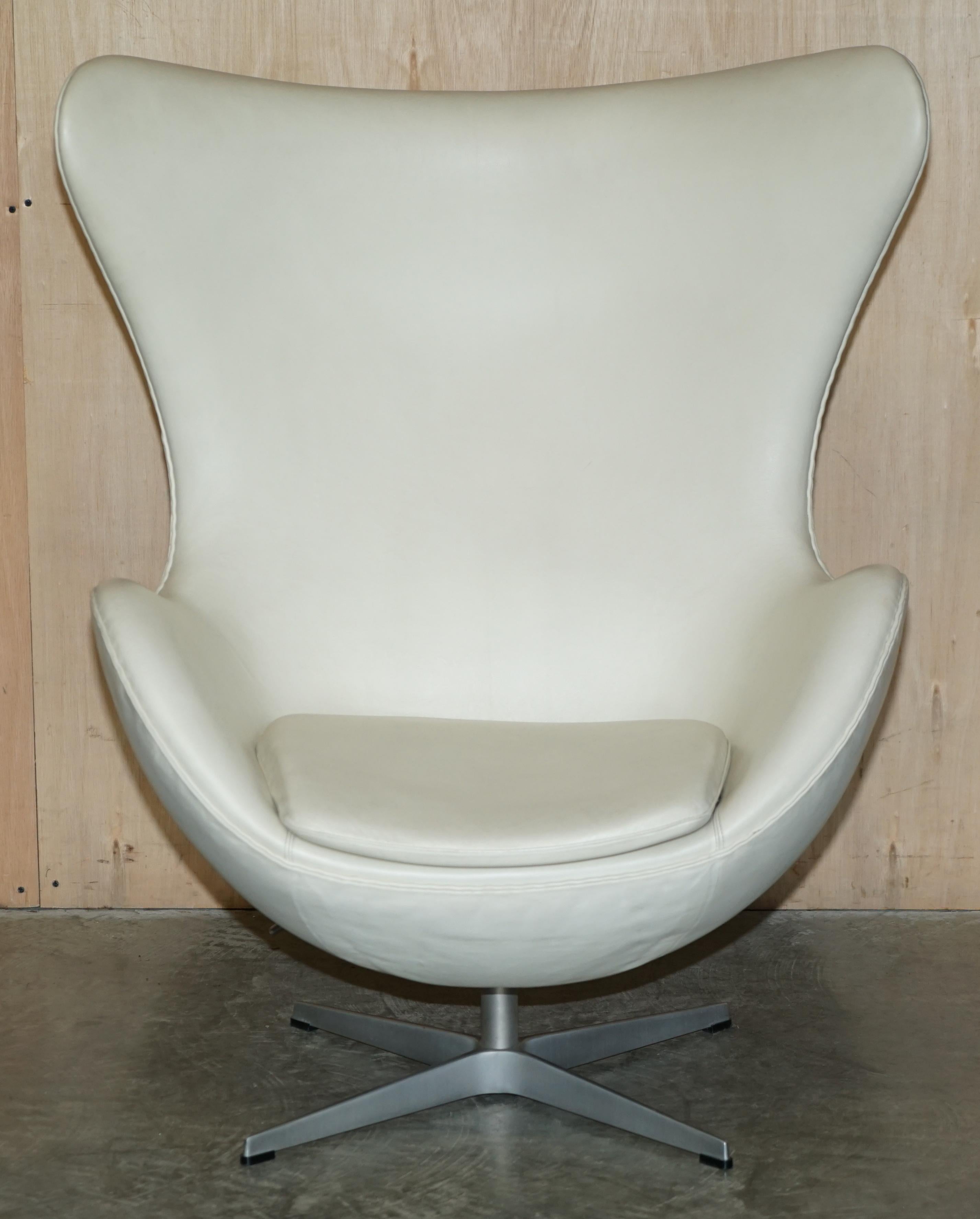 20th Century Stamped Fritz Hansen Cream Leather Egg Chair & Ottoman Footstool For Sale