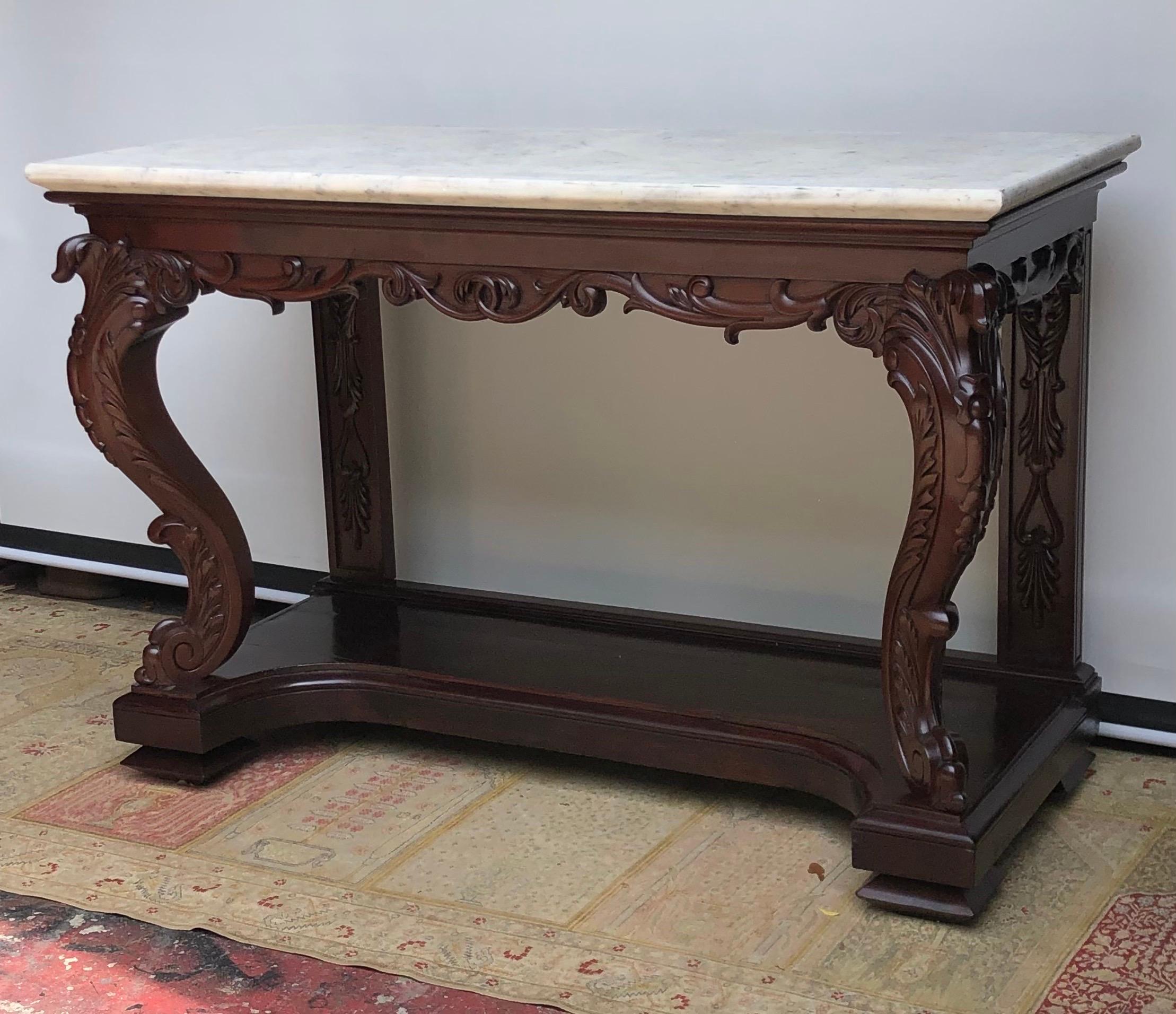 Anglo-indien Table console anglo-indienne en acajou avec plateau en marbre, estampillée J M EDMOND CALCUTTA en vente