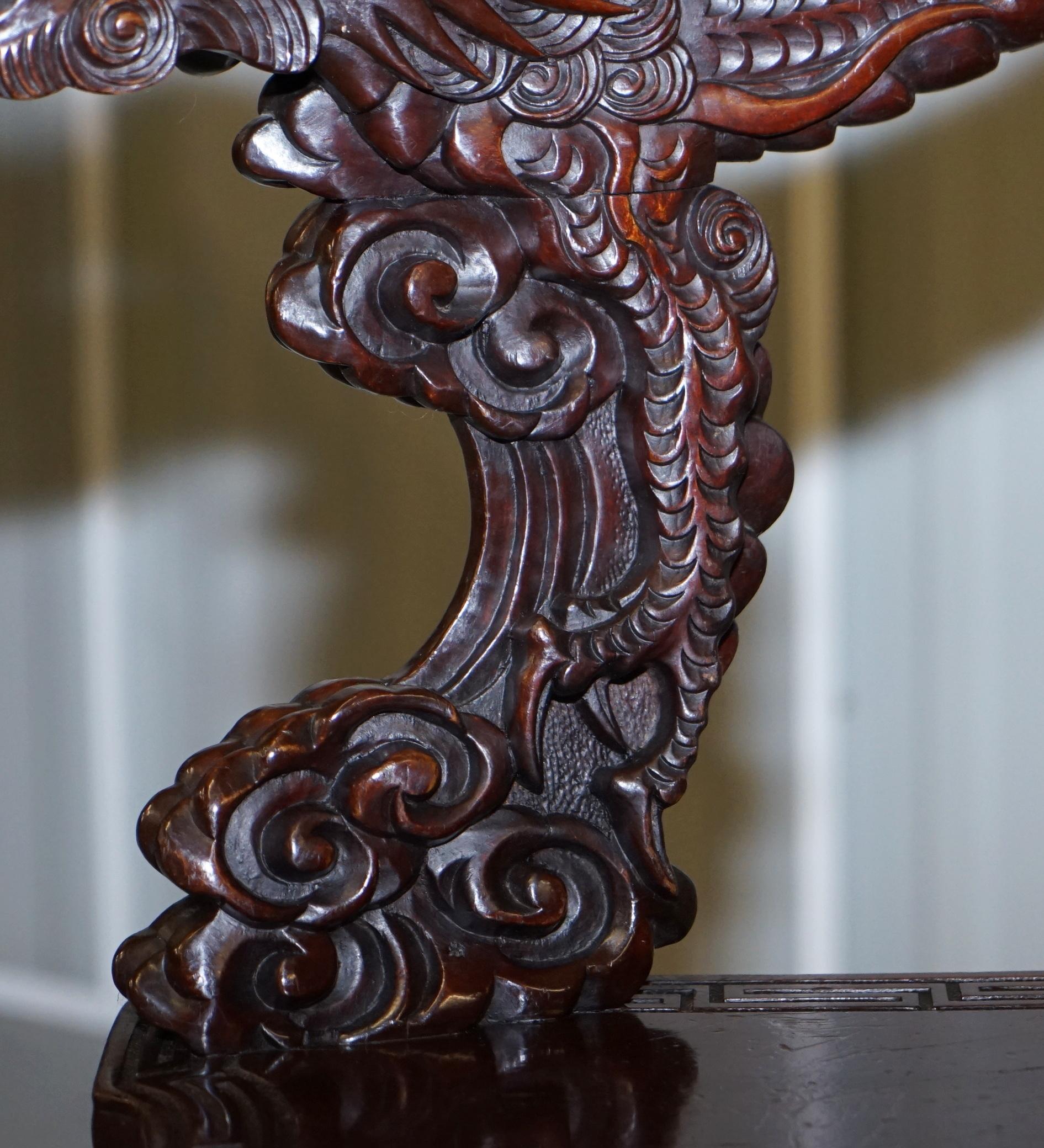 Gestempelt Japanisch um 1880 Qing-Dynastie geschnitzt Hartholz Drachen Ecksessel im Angebot 2