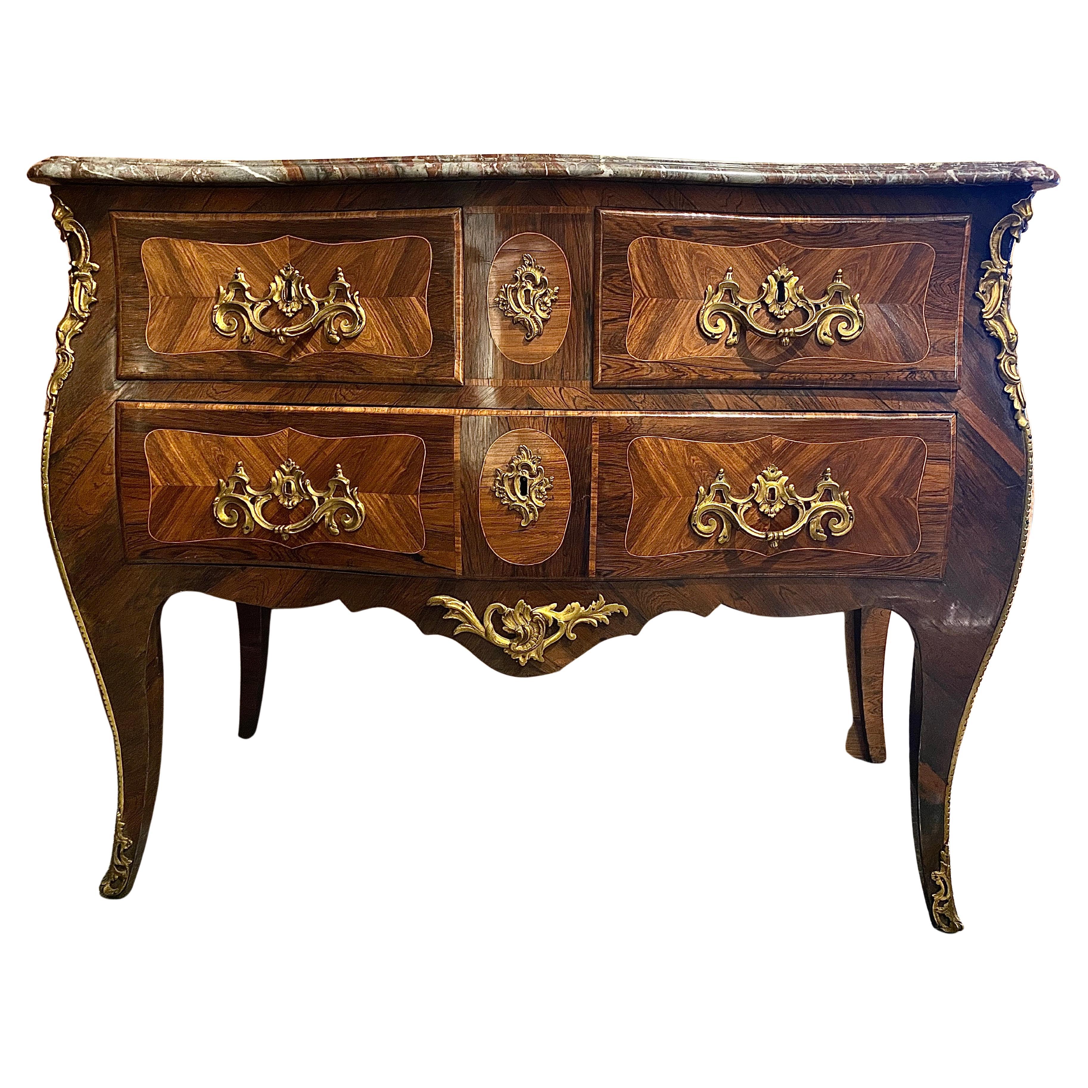 Commode Luigi XV timbrata da Léonard Boudin, Ébéniste del Re di Francia