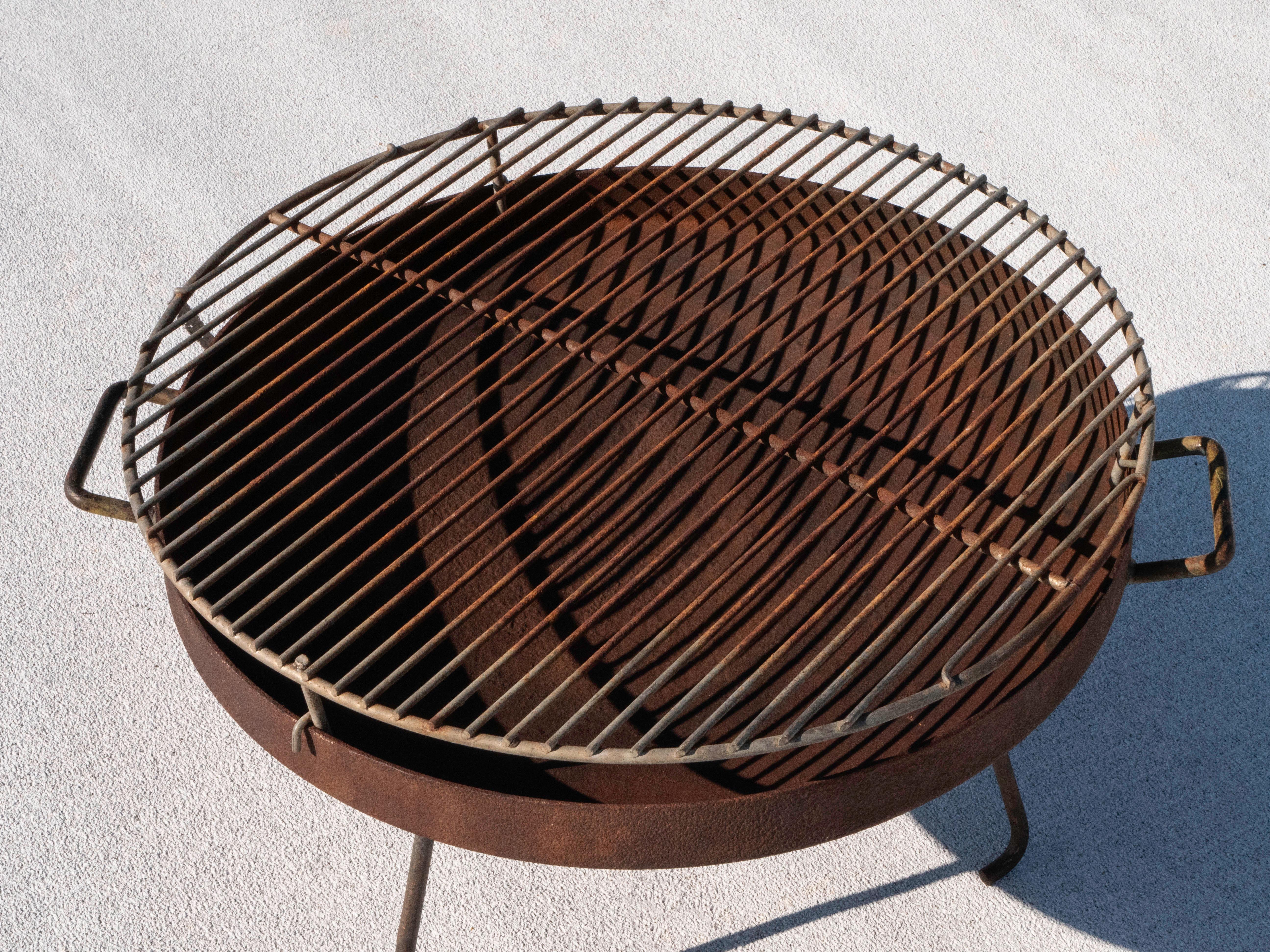 Solid iron fire pit brazier / barbeque grill by artist and designer Stan Hawk for company Hawk House.  

Made in California, circa 1950's.  The piece is in original condition and shows very well.  Has been lightly cleaned and is ready for use.  The