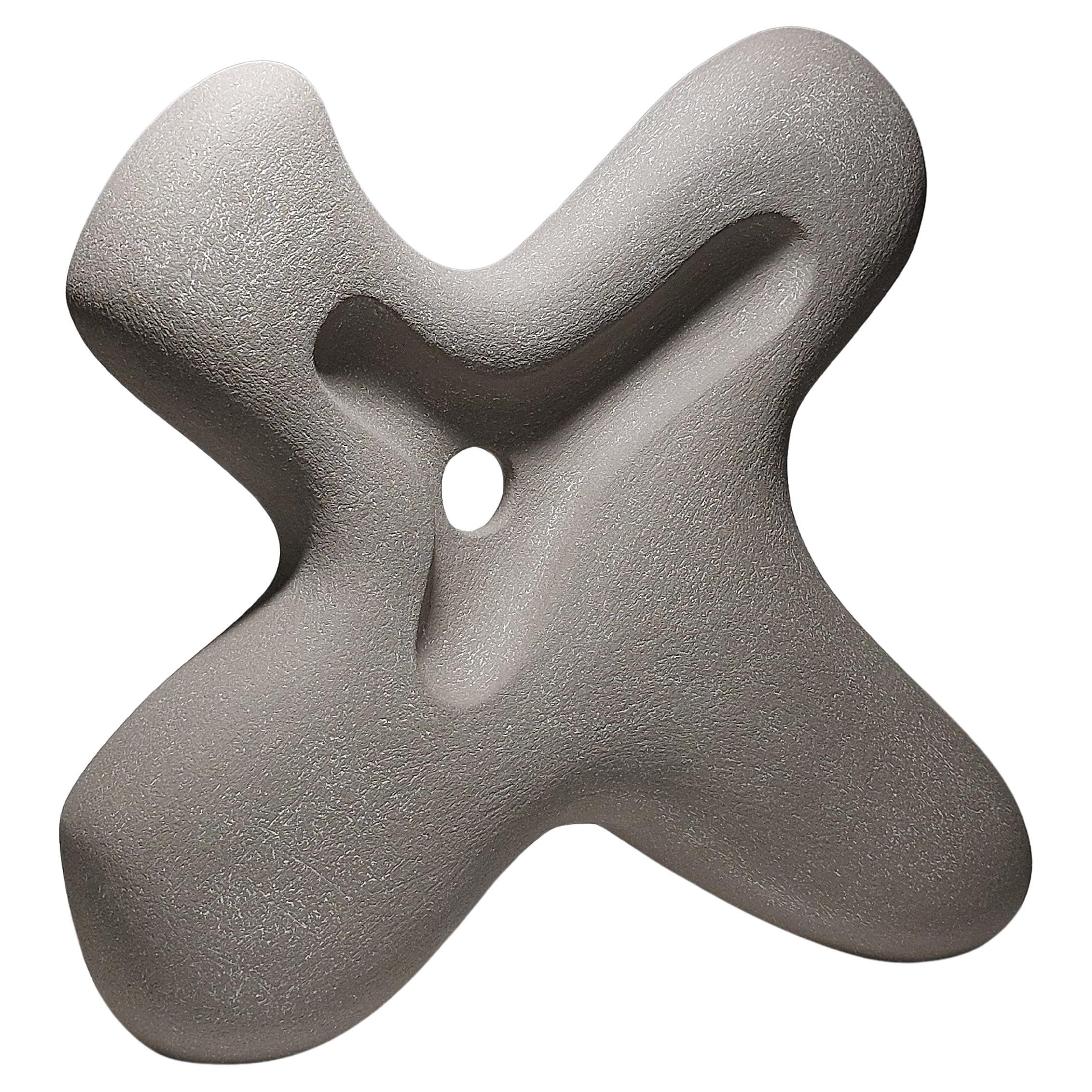 Stand - Escultura abstracta de cerámica gris de Rachel Peters, Reino Unido, Sin esmaltar, En Stock