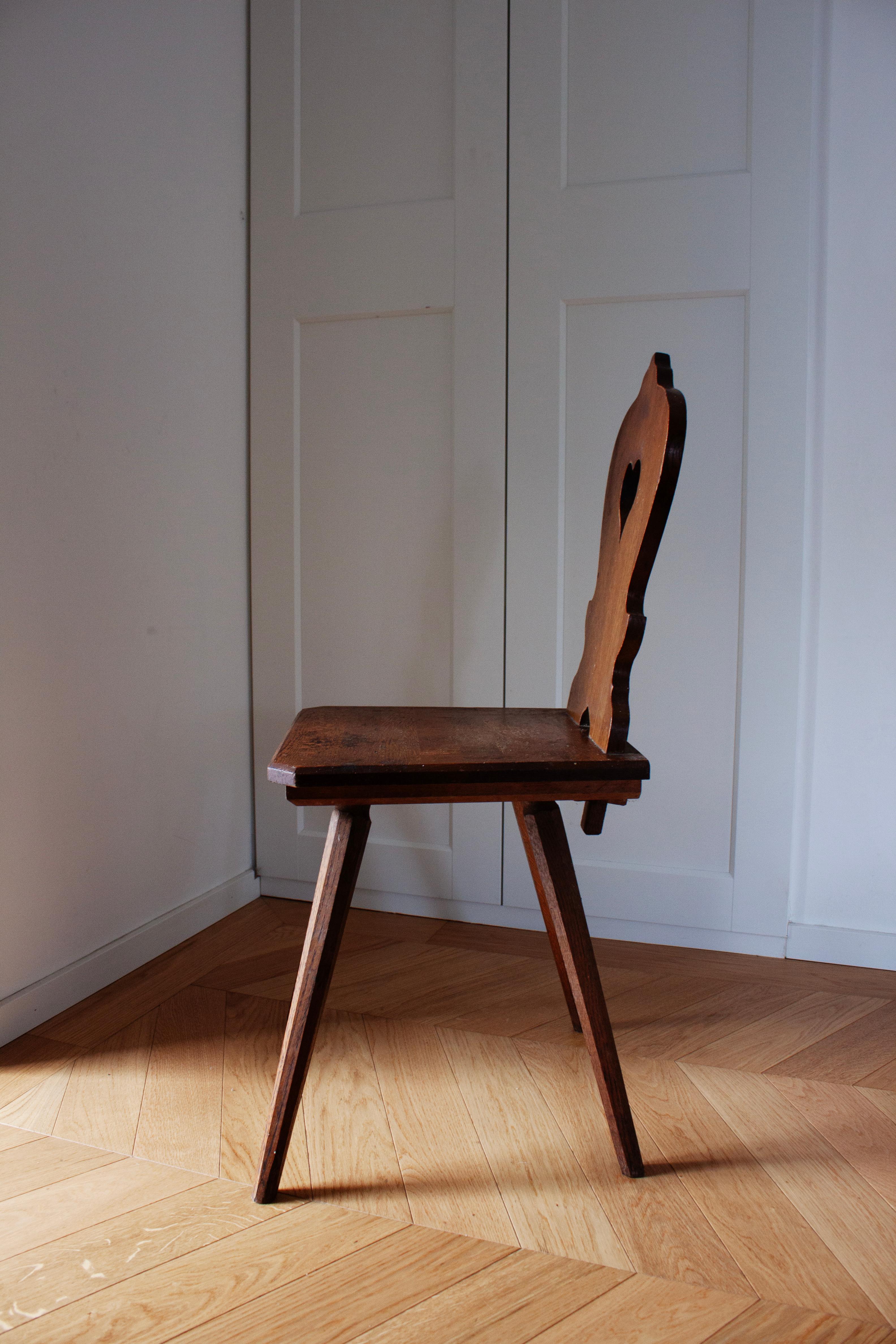 Stand Alone Französisch Primitive Landwirte Stuhl Holz geschnitzt zurück (Handgefertigt) im Angebot