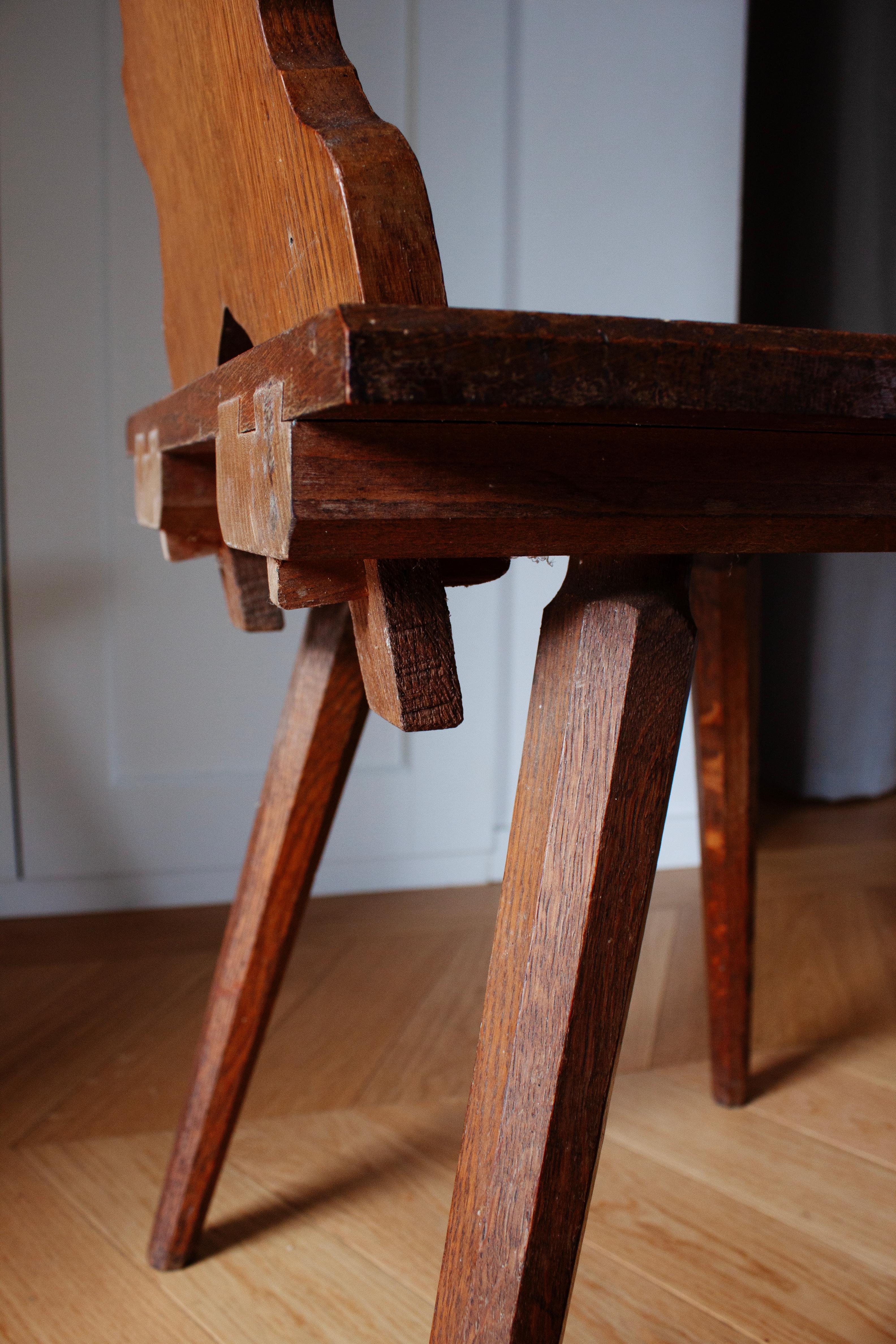 Stand Alone Französisch Primitive Landwirte Stuhl Holz geschnitzt zurück im Angebot 1