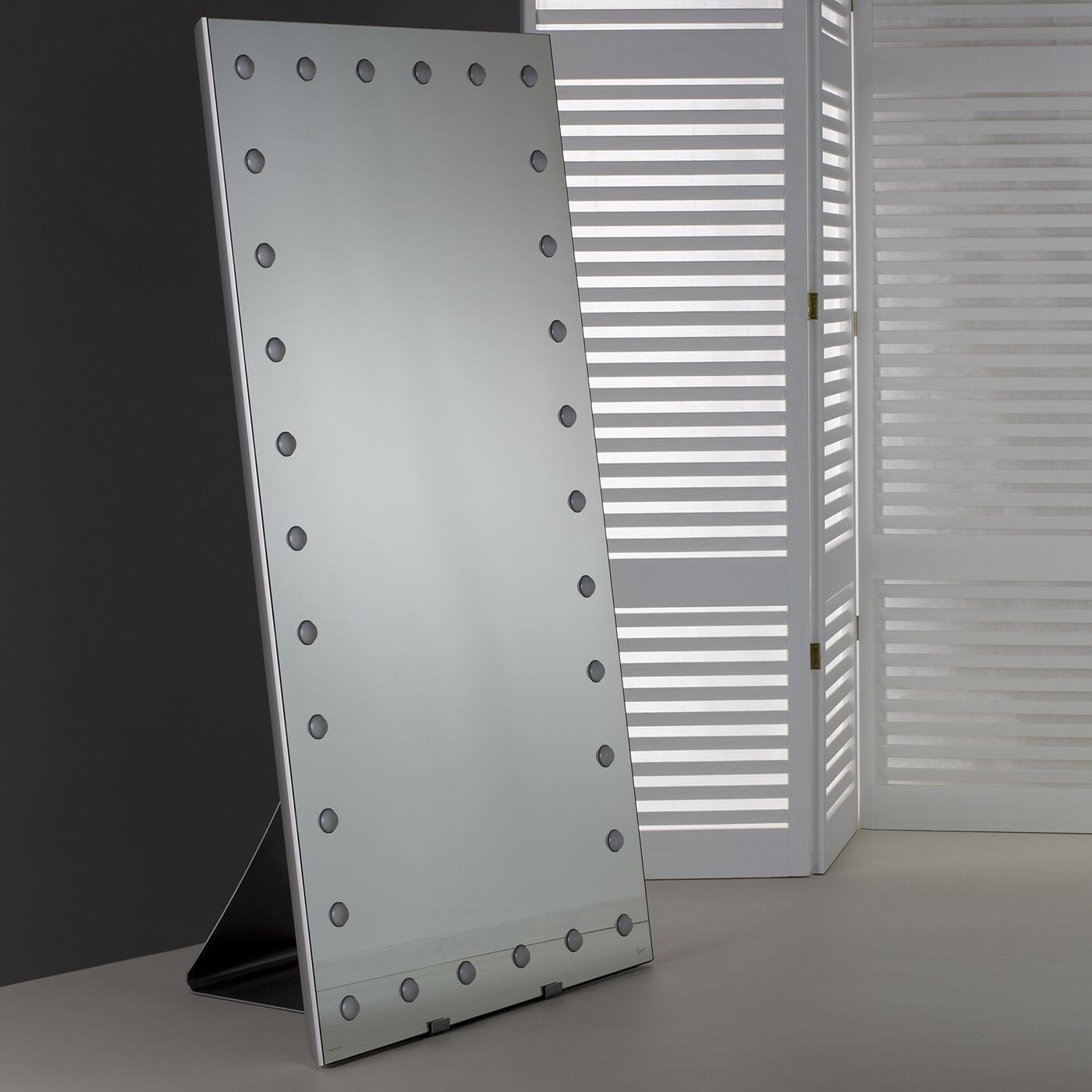 stand alone mirror with lights