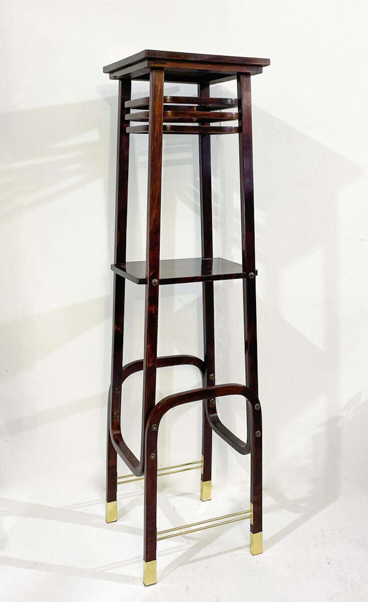 				
         
Stand de Marcel Kammerer, modèle 9640 de Thonet, Vienne, années 1900