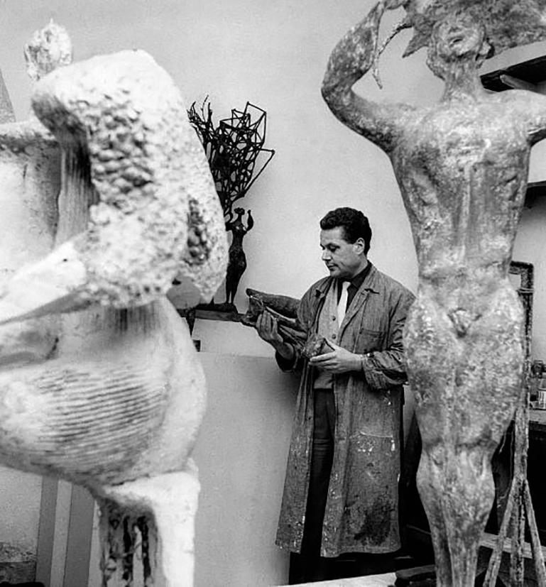 Hardwood Stand di Scultura, an Atelier Piece of sculptor Luciano Minguzzi, Milan, c1930