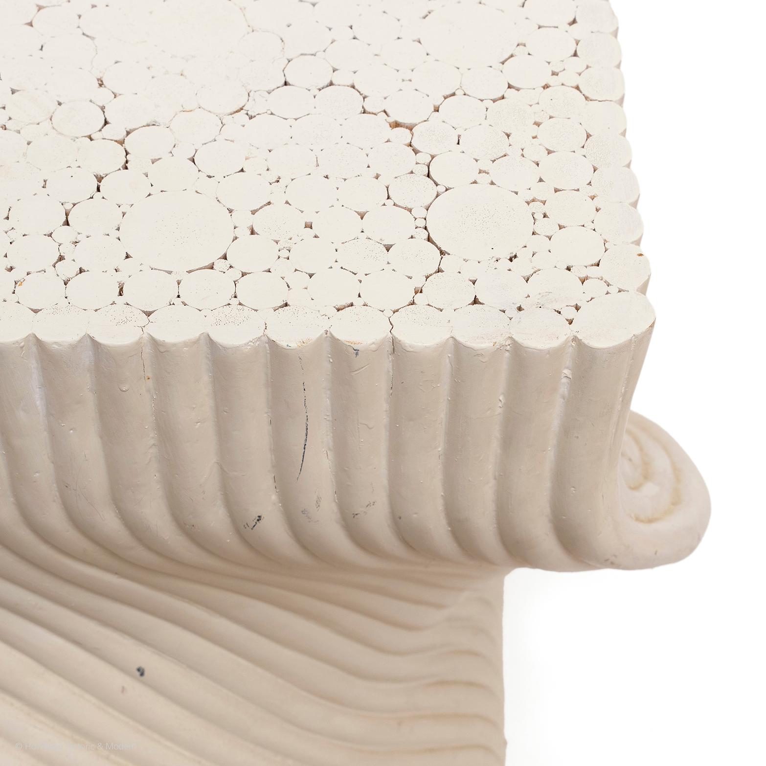 Stand Plinth Pedestal Ribbed White In Good Condition For Sale In BUNGAY, SUFFOLK