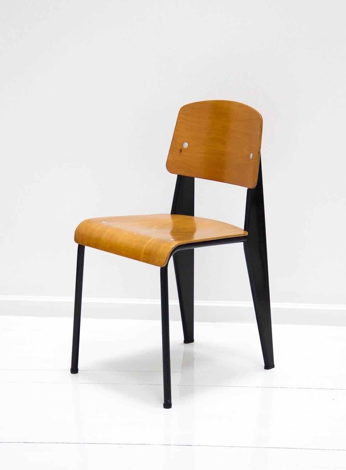 Mid-Century Modern Standard Chair by Jean Prouve, Model Métropole No. 305, circa 1950, France For Sale