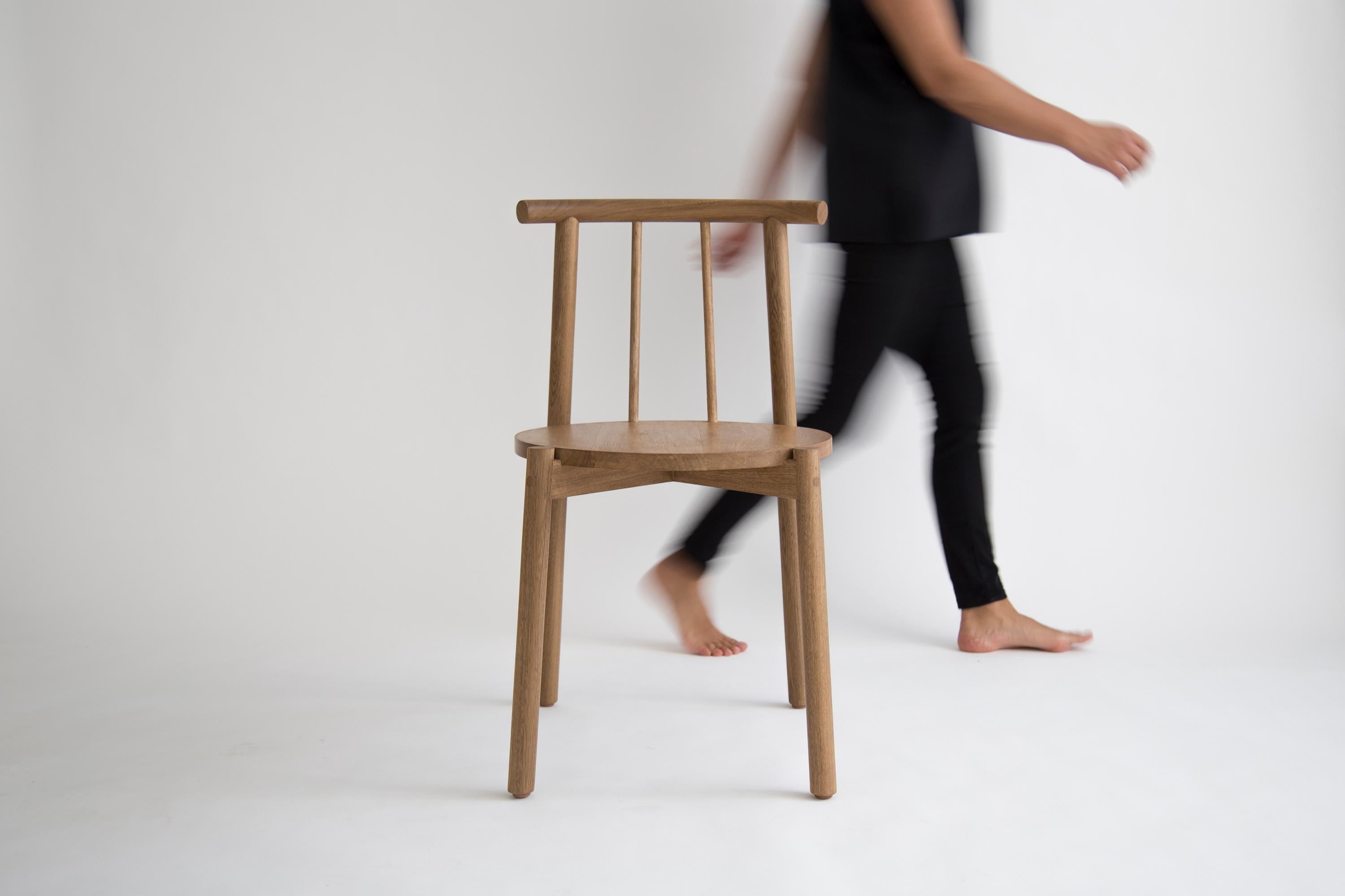 Minimaliste Chaise d'appoint, chaise de salle à manger fabriquée en bois de chêne massif en vente