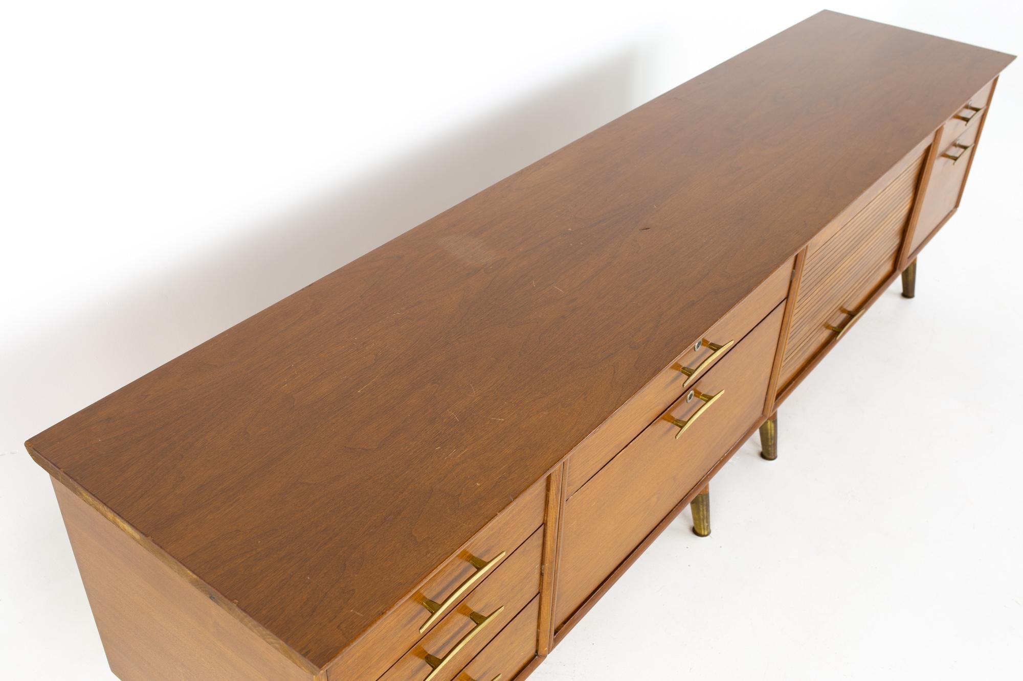 Standard Furniture Company MCM Walnut Brass Tambour Sideboard Buffet Credenza In Good Condition In Countryside, IL