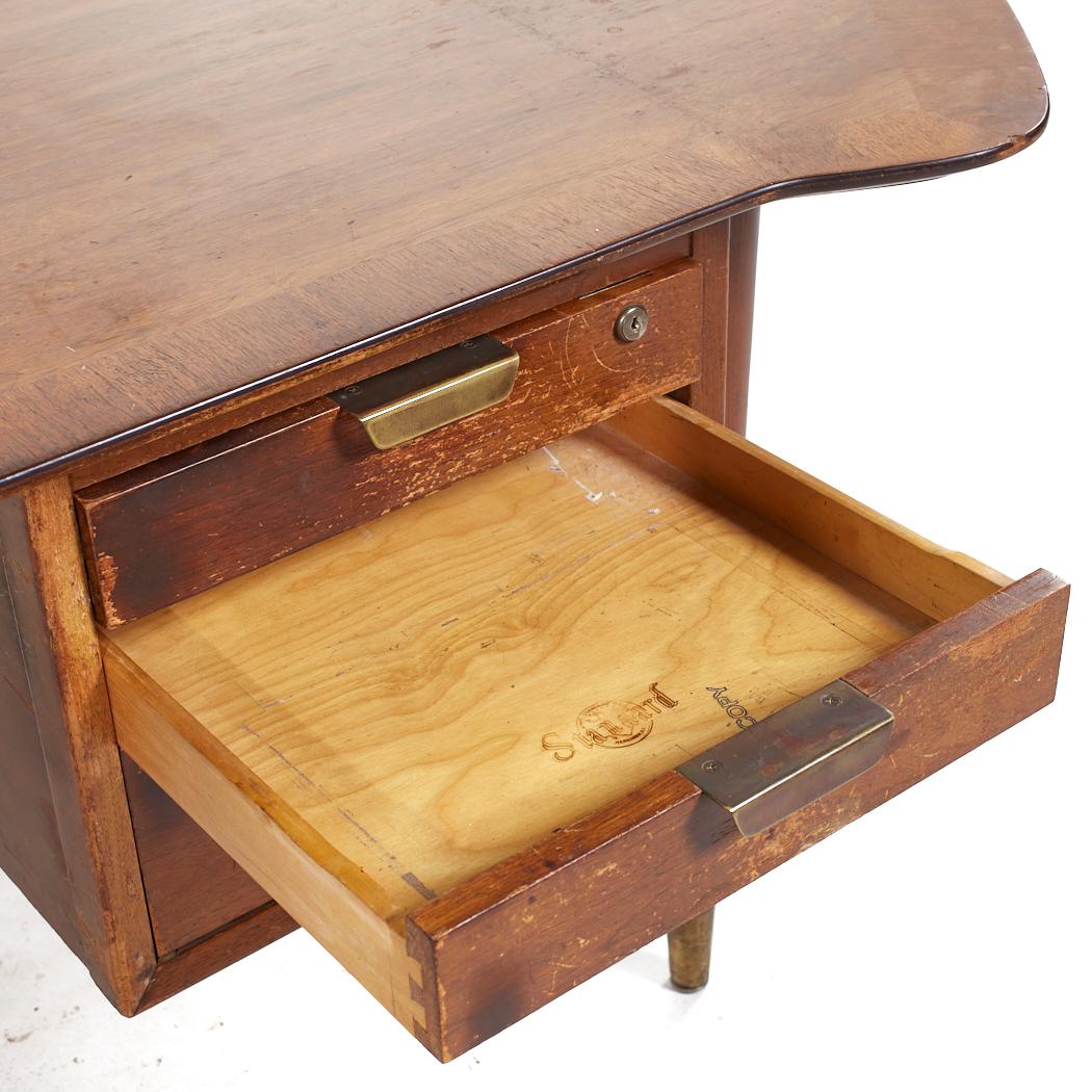 Standard Furniture Mid Century Walnut Boomerang Executive Desk For Sale 4