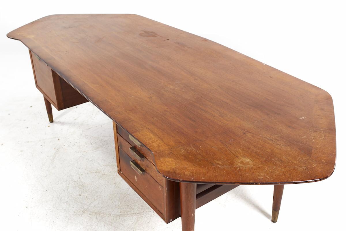 Late 20th Century Standard Furniture Mid Century Walnut Boomerang Executive Desk For Sale