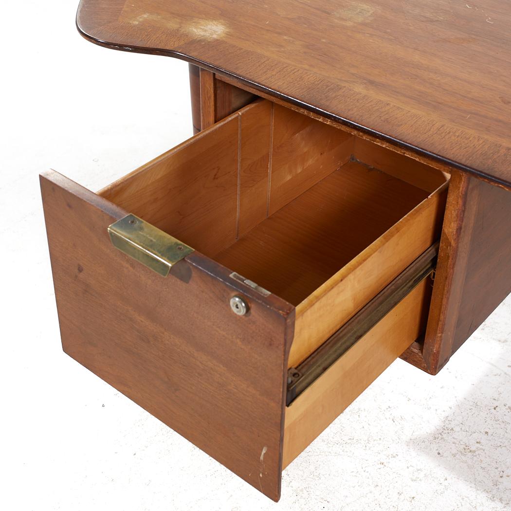 Standard Furniture Mid Century Walnut Boomerang Executive Desk For Sale 2