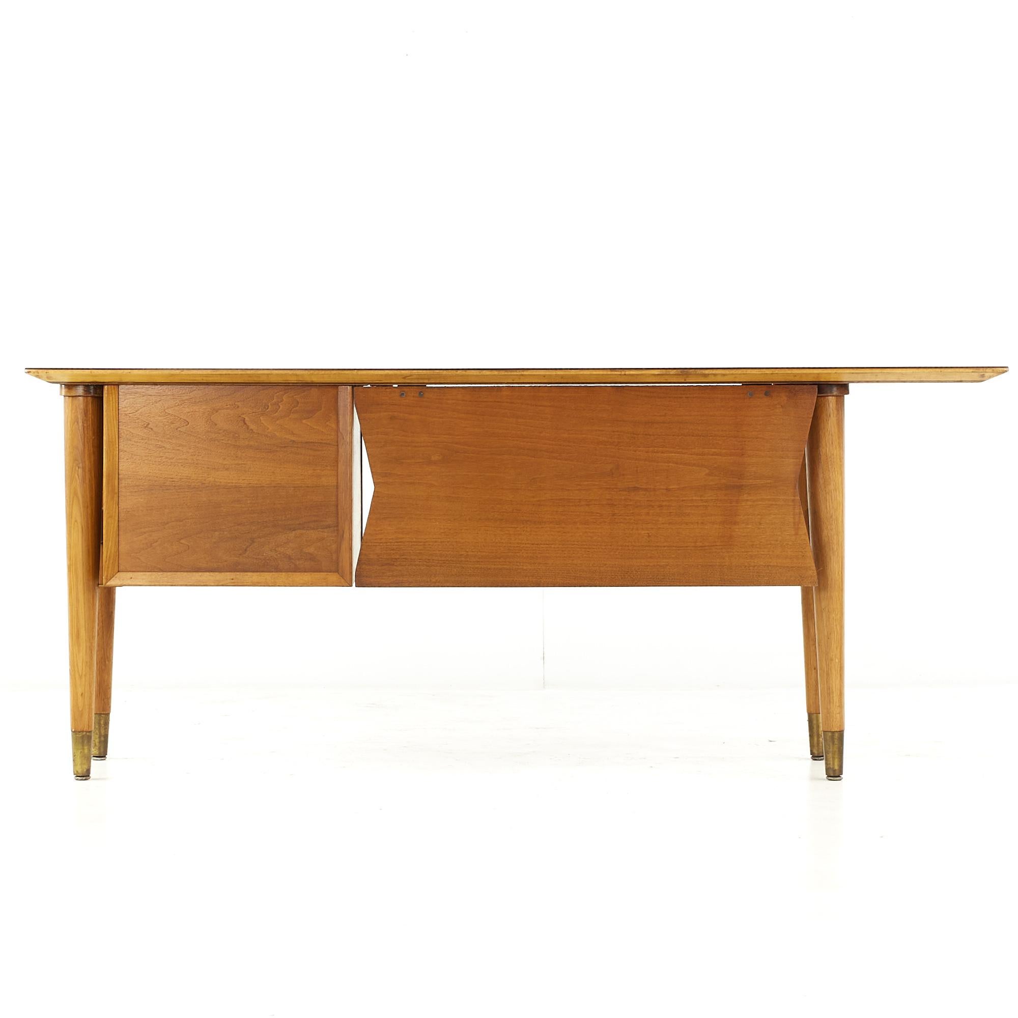 Standard Furniture Mid Century Walnut Single Pedestal Desk In Good Condition In Countryside, IL