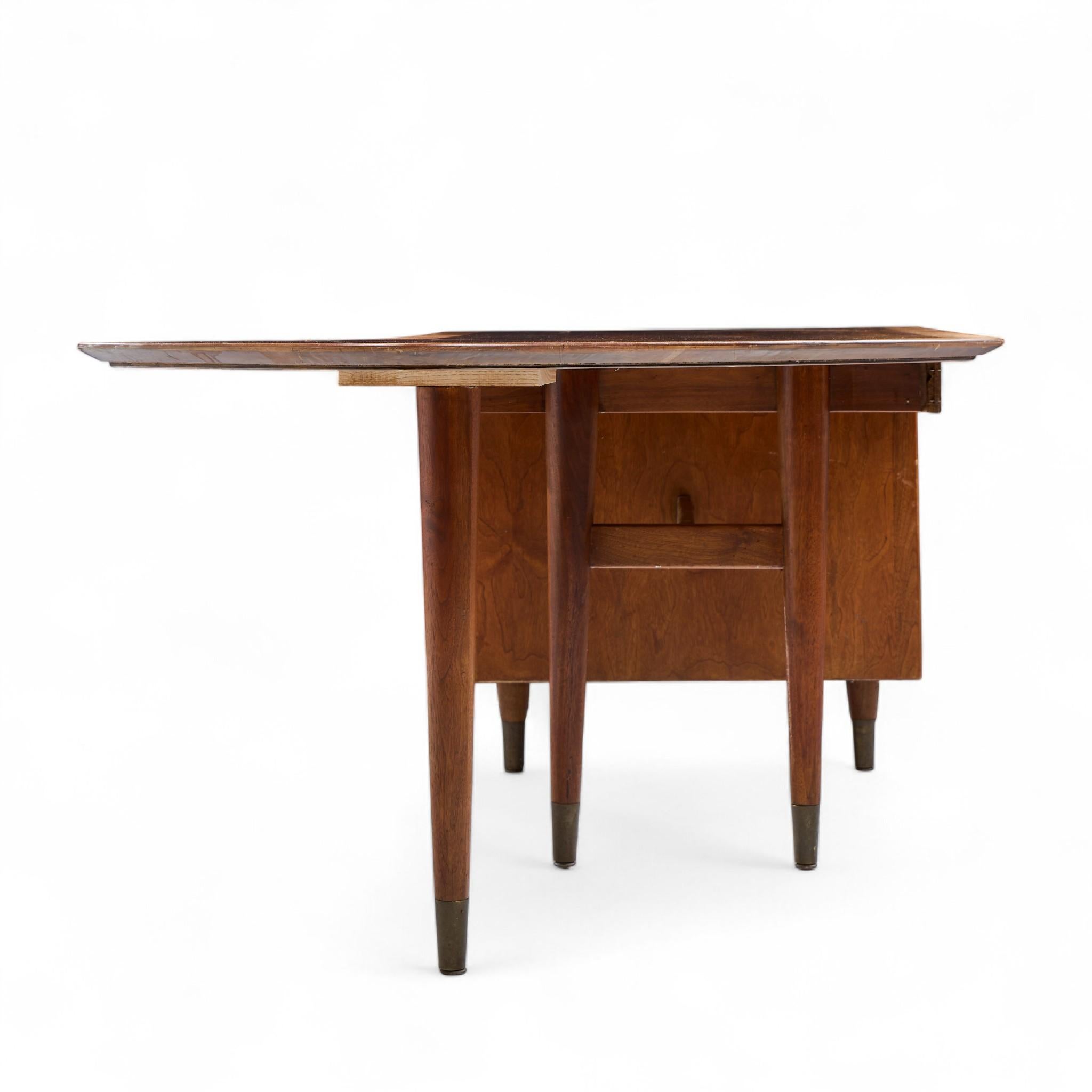 Standard Mid Century Bumerang-Schreibtisch (amerikanisch) im Angebot