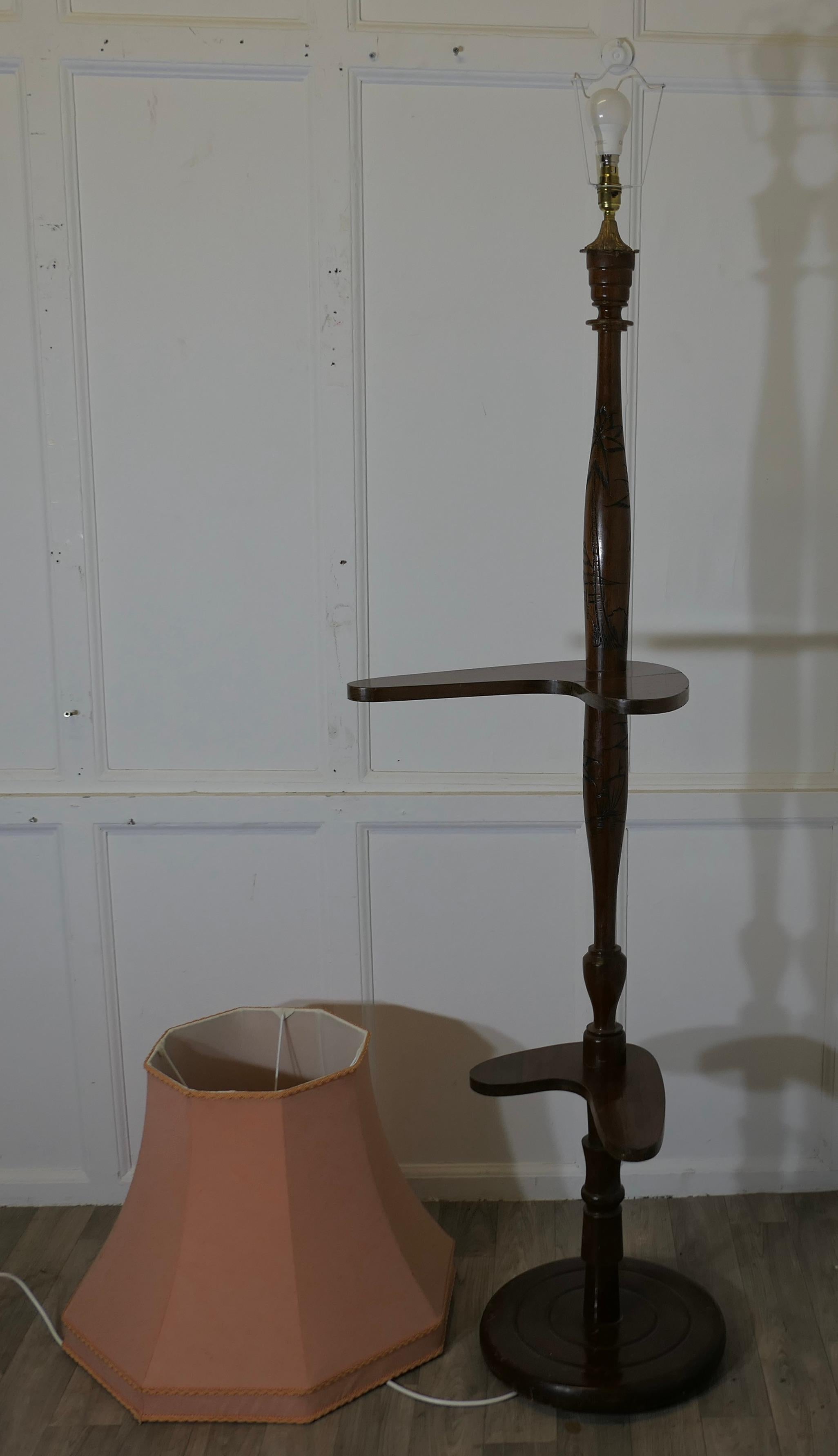 Standard- oder Stehlampe mit Palmendekoration im Angebot 3