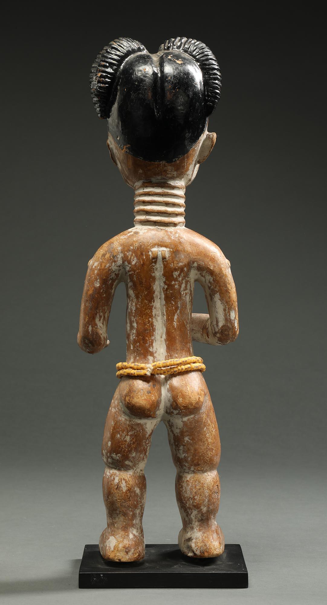 Standende Akan Ghana-Stammesfigur einer weiblichen Figur des frühen 20. Jahrhunderts Afrika, schwarzes Haar (Holz) im Angebot