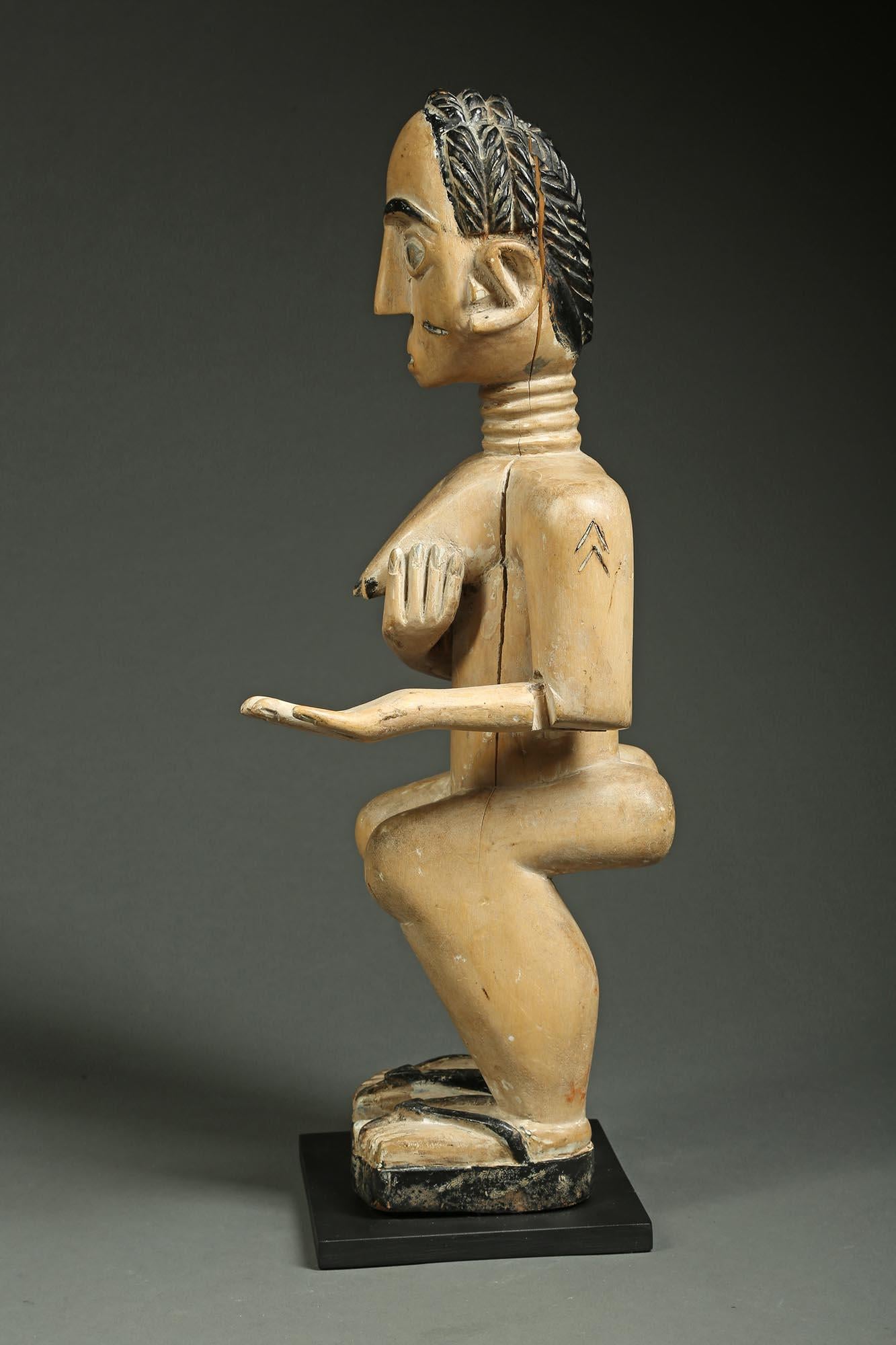 Standing Akan Ghana Tribal Female Figure, Early 20th Century, Africa In Good Condition For Sale In Santa Fe, NM