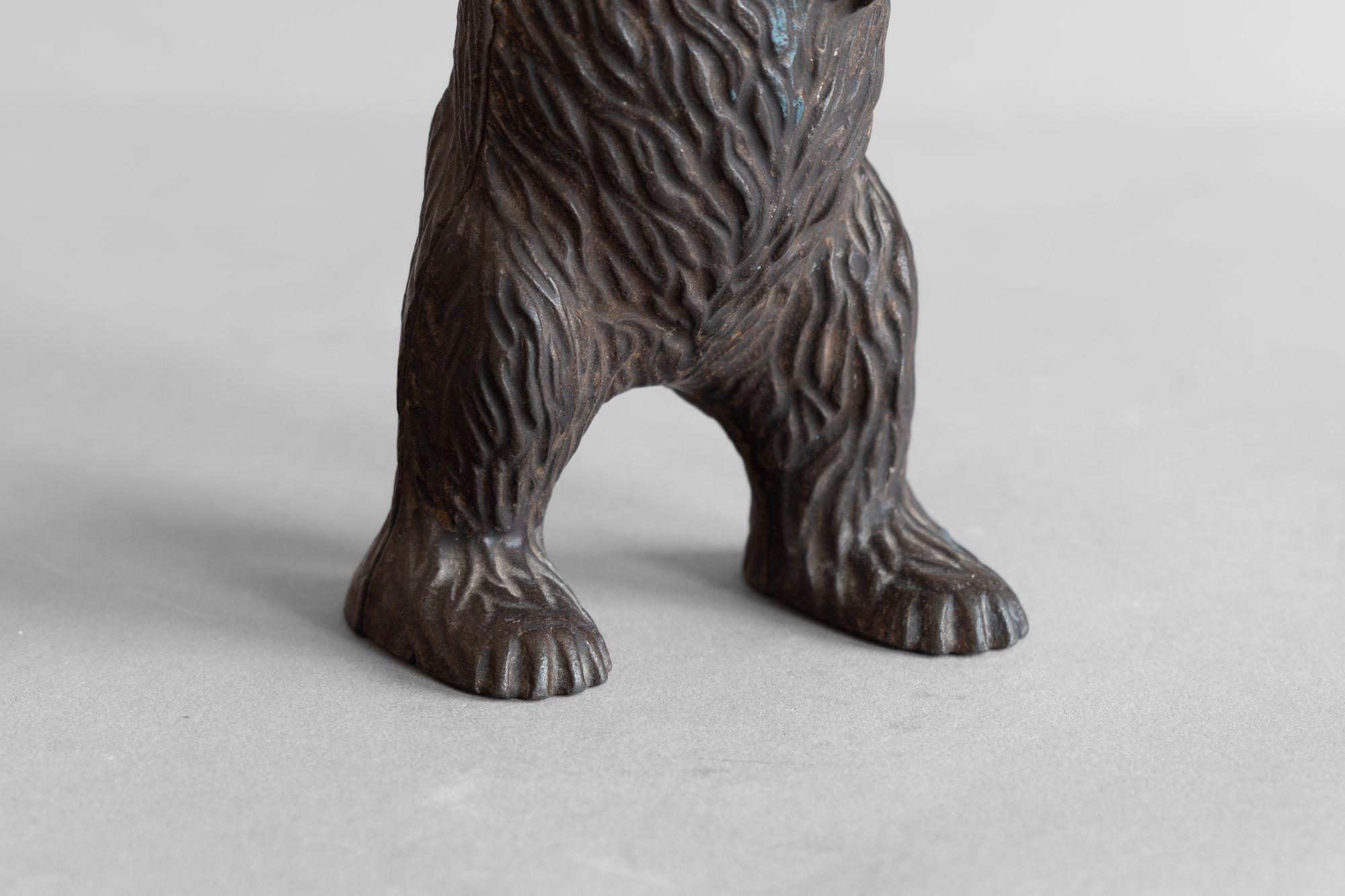 Inizio XX secolo Salvadanaio con orso in piedi in vendita