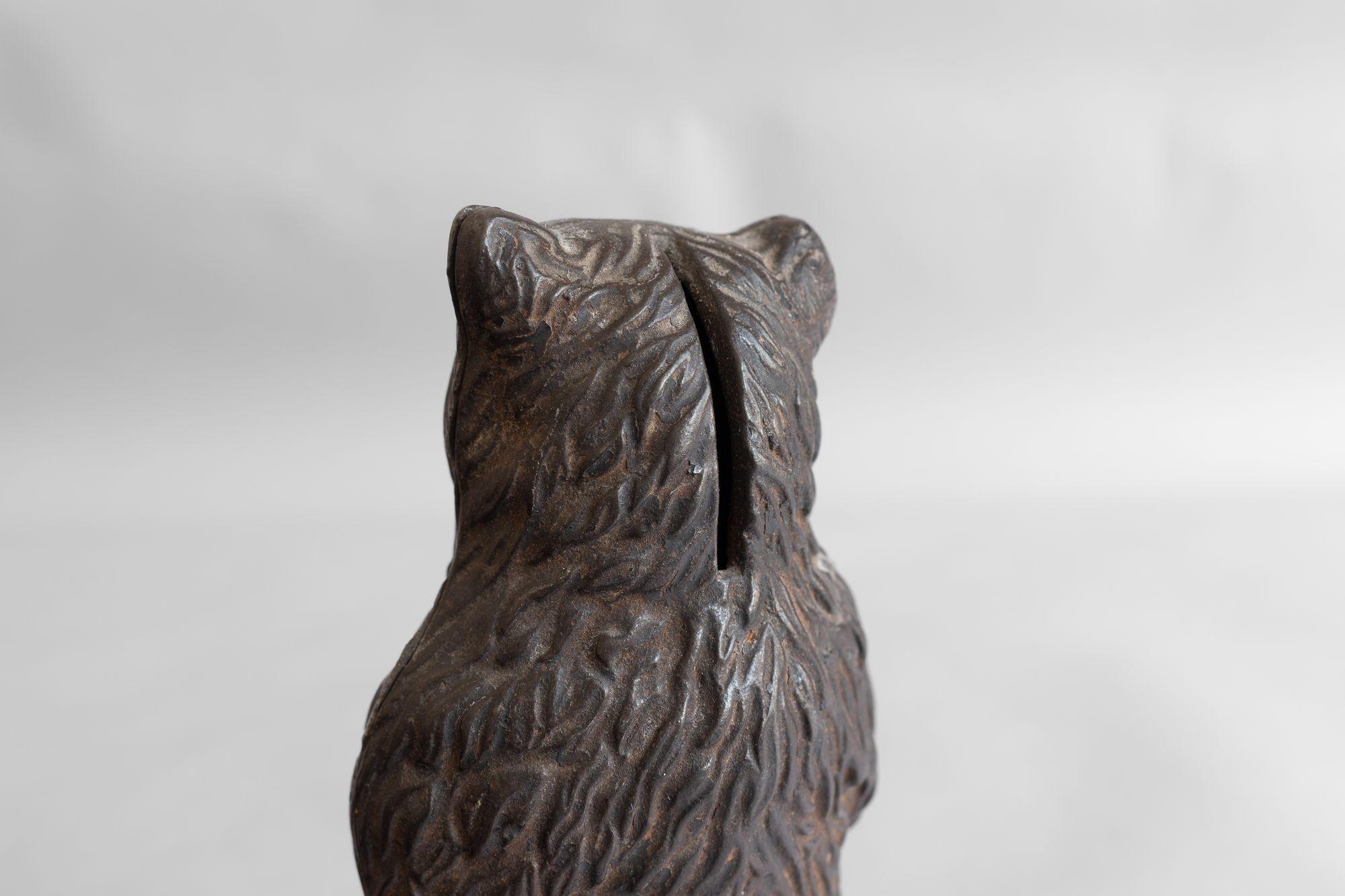 Ferro Salvadanaio con orso in piedi in vendita