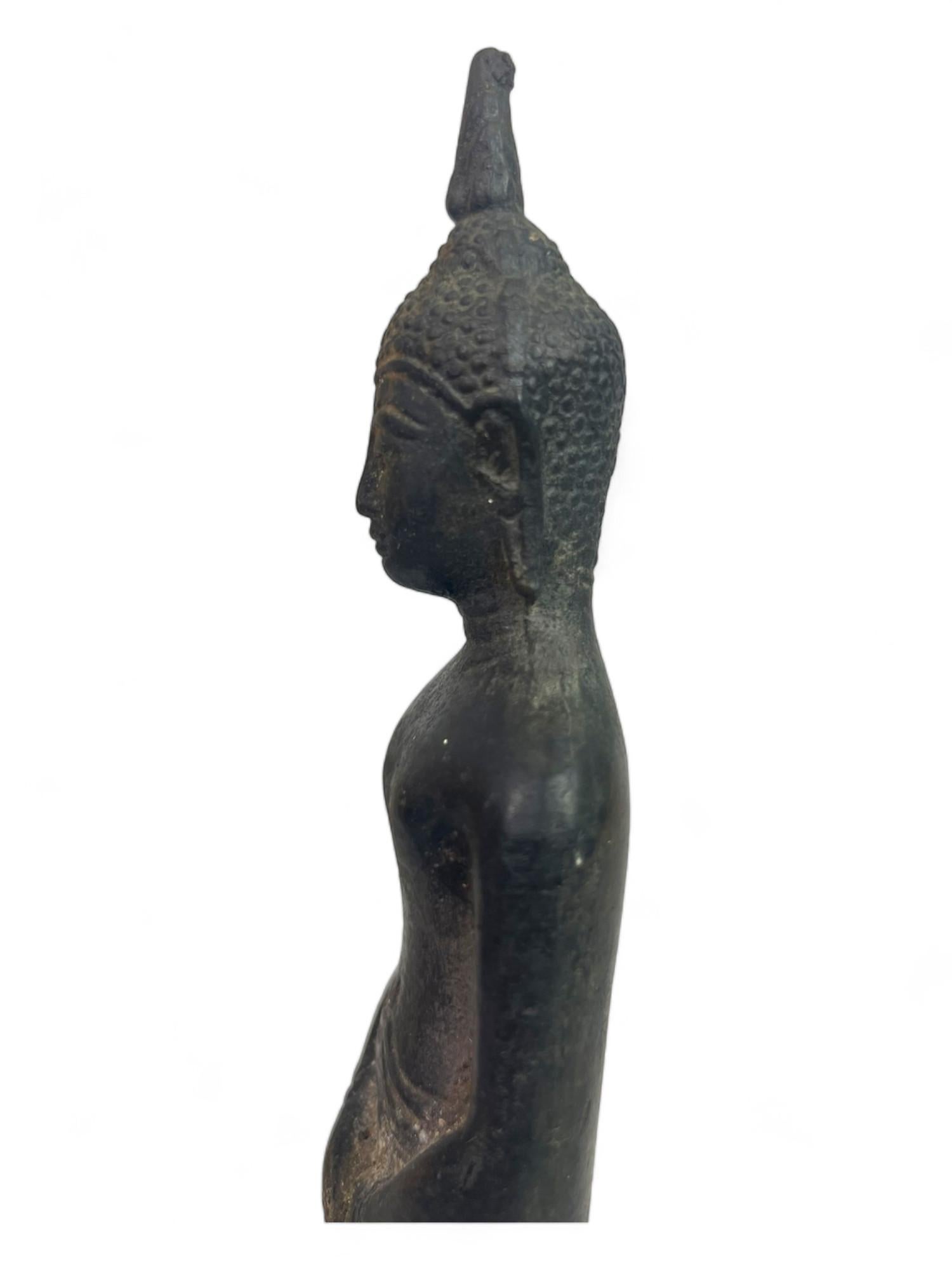 Buddha di bronzo in piedi, Thailandia, XIX secolo, stile I. B. U. in vendita 7