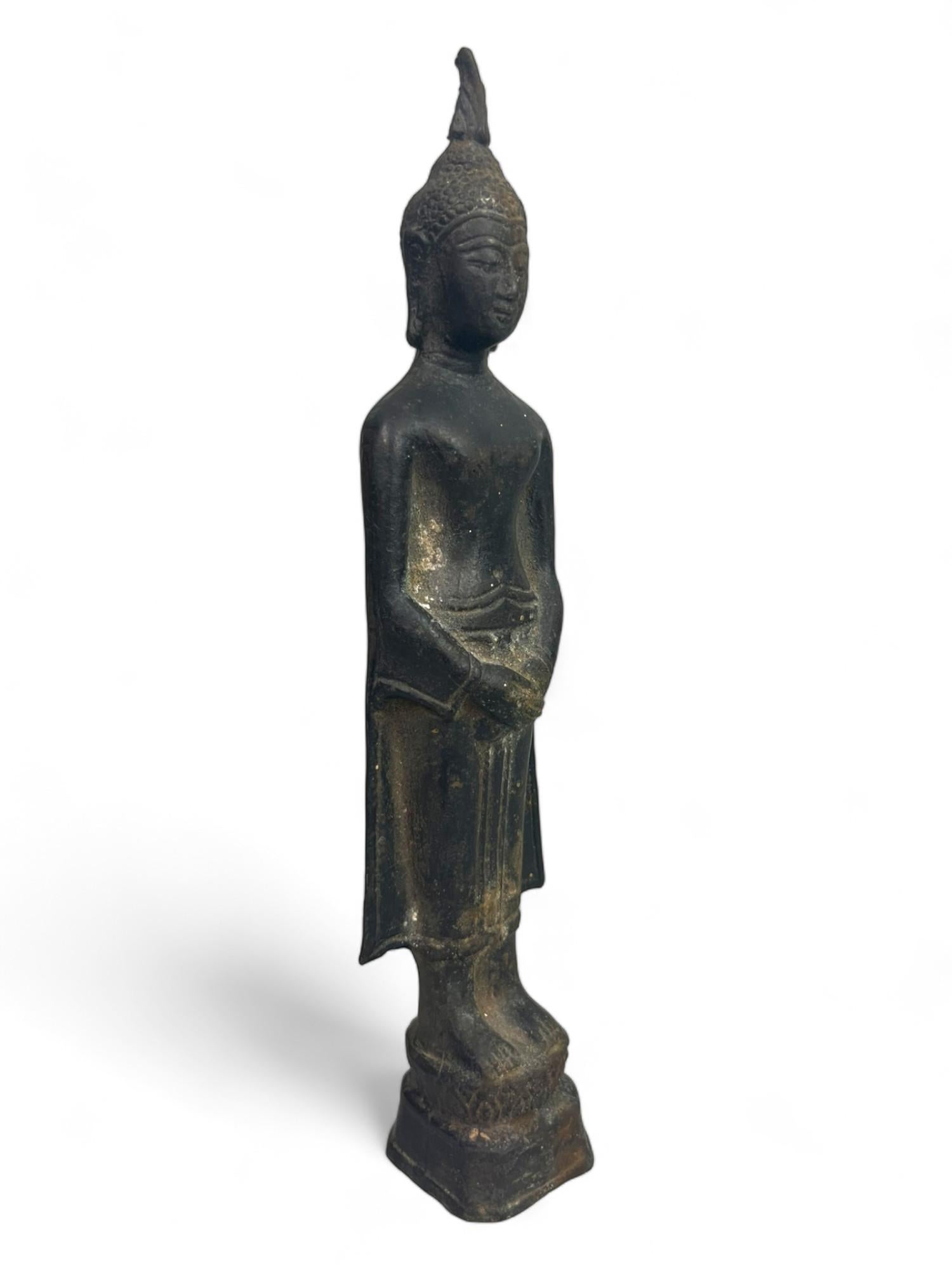 Bronzo Buddha di bronzo in piedi, Thailandia, XIX secolo, stile I. B. U. in vendita