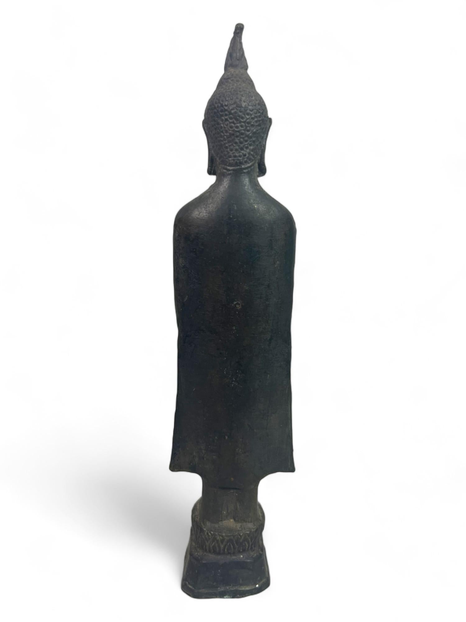 Buddha di bronzo in piedi, Thailandia, XIX secolo, stile I. B. U. in vendita 4