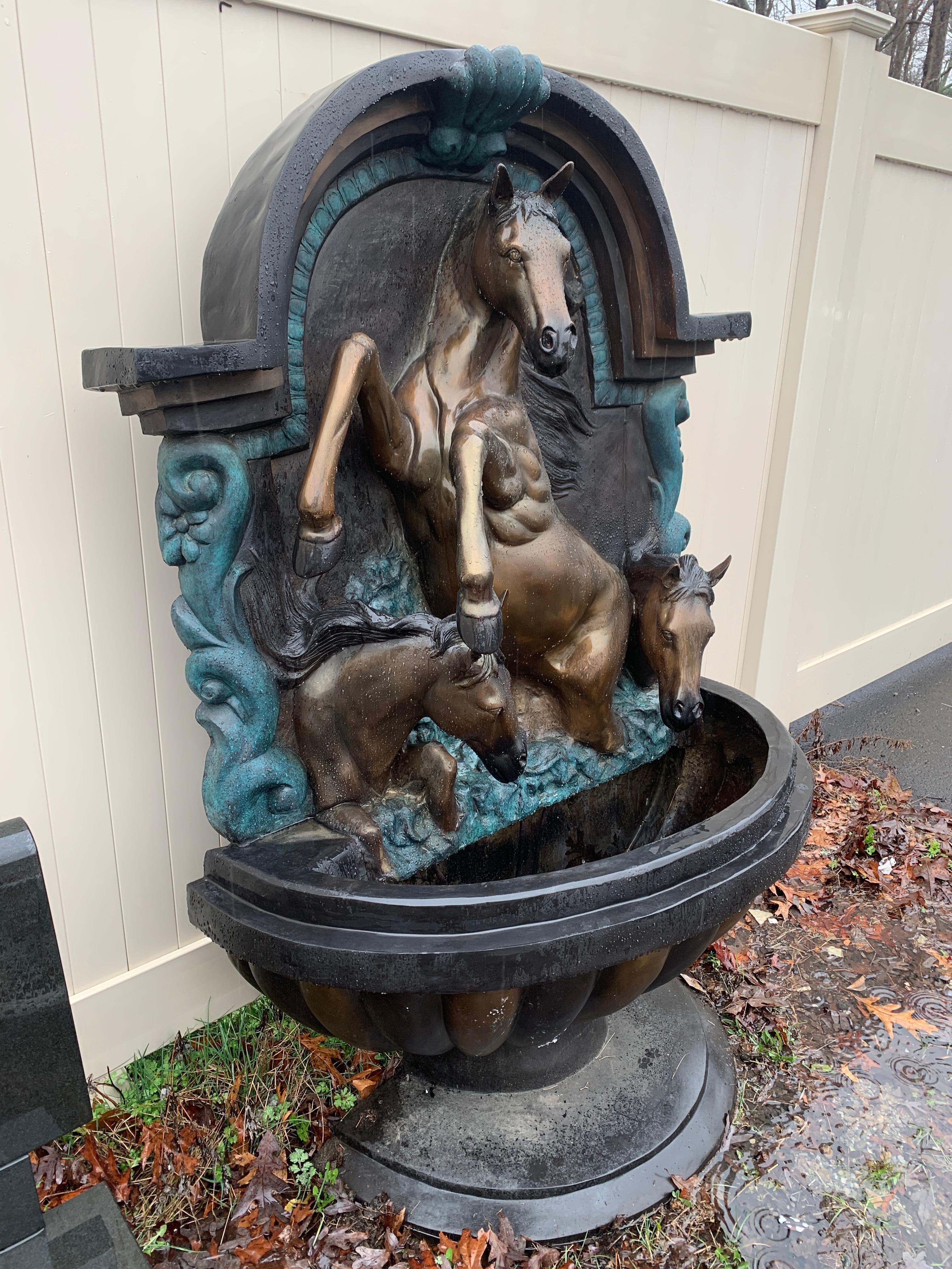 Fontaine à cheval en bronze Stand Stand Bon état - En vente à Brooklyn, NY