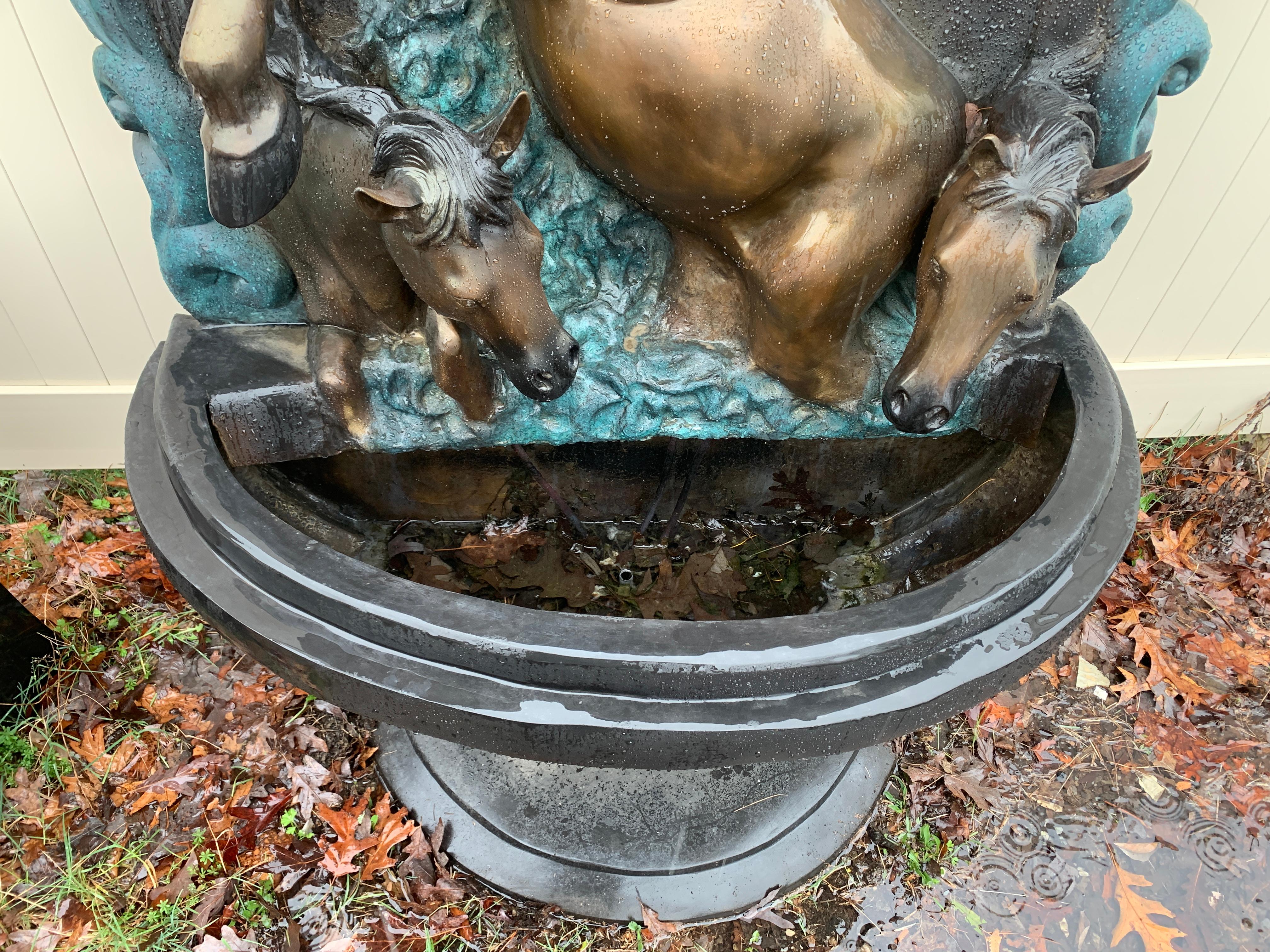 20ième siècle Fontaine à cheval en bronze Stand Stand en vente